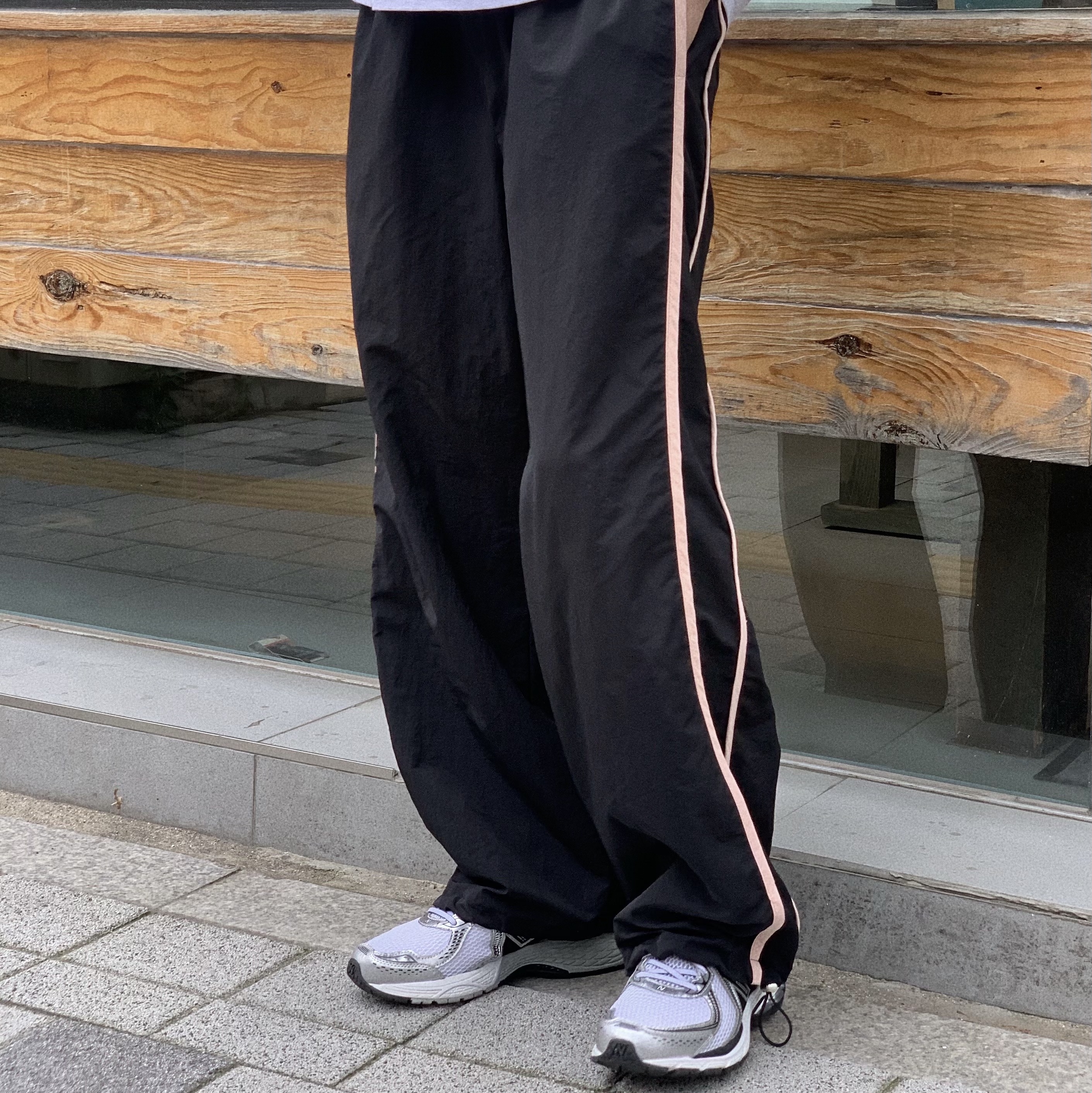 New Balance 860v2 White Black 착용 스타일 - 1