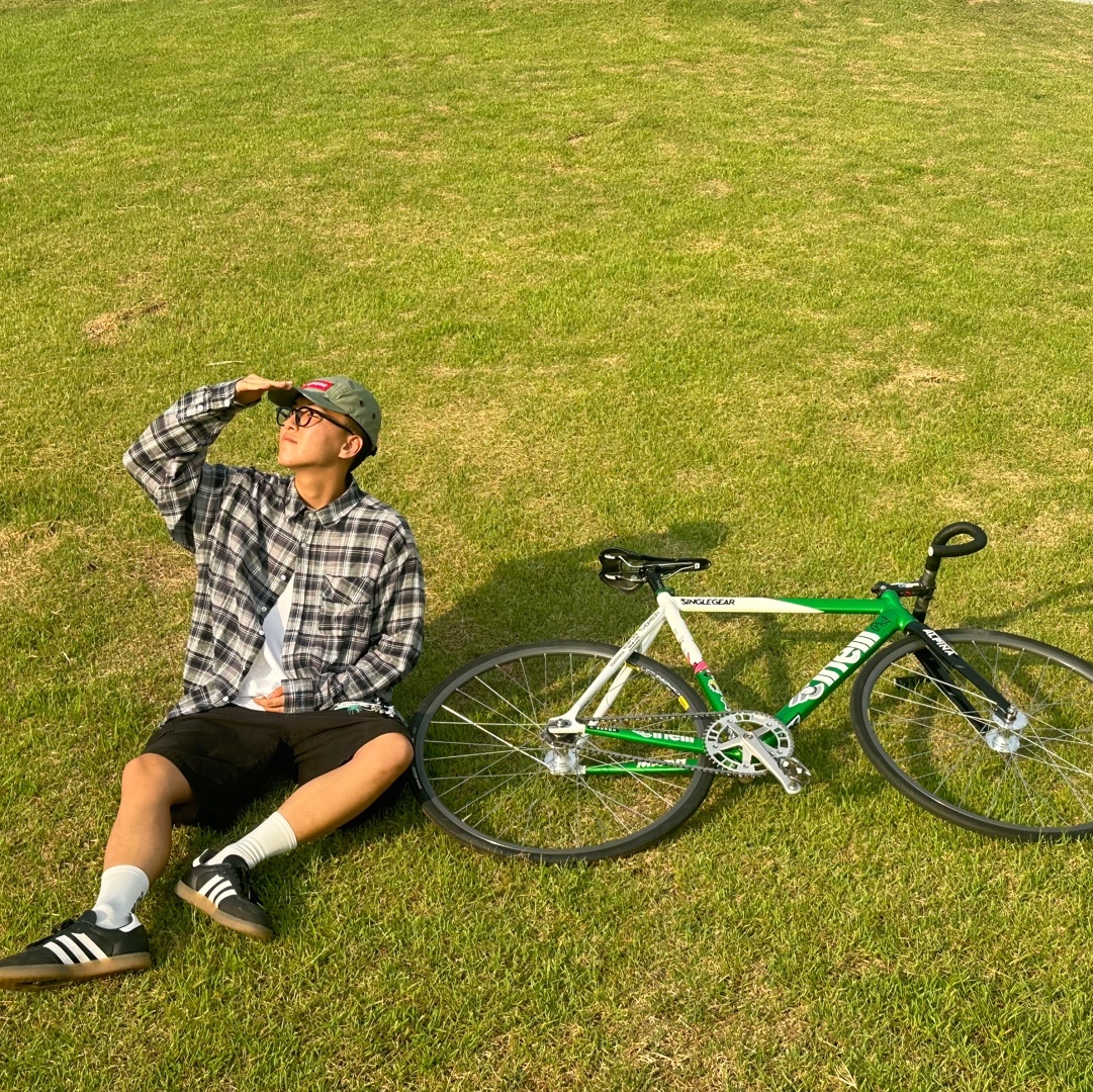 Adidas Velosamba Vegan Cycling Core Black, Supreme Military Camp Cap Olive - 24SS 착용 스타일 - 2