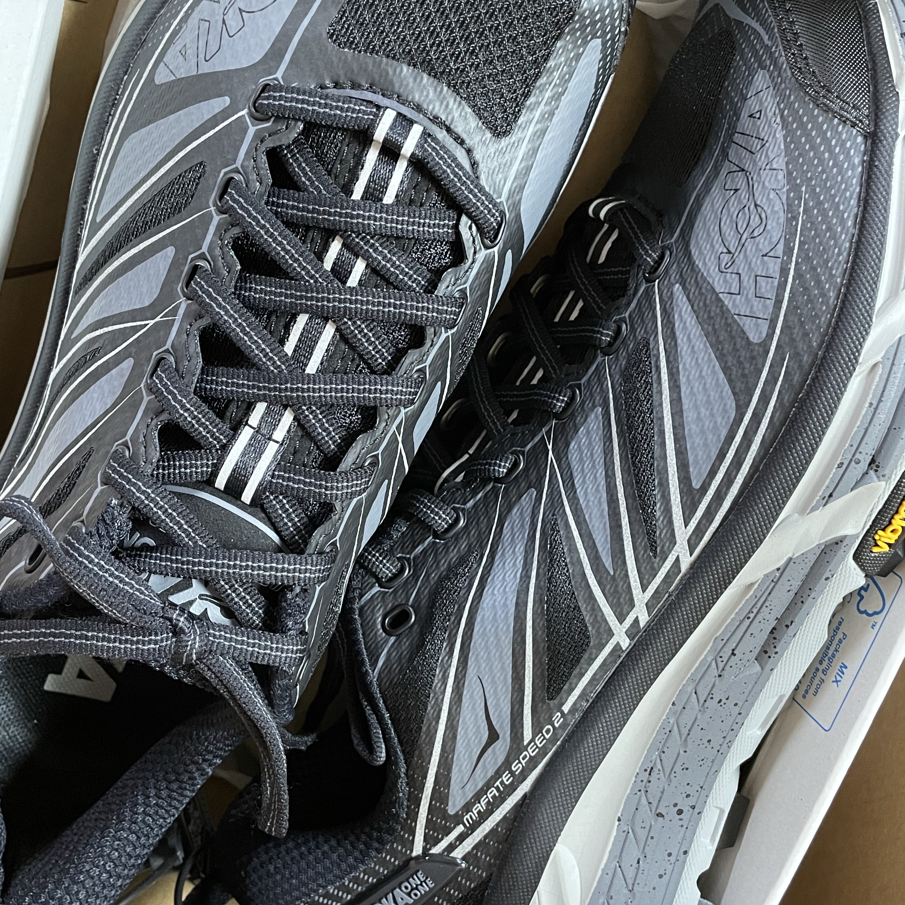 Hoka Mafate Speed 2 Black Castlerock 착용 스타일