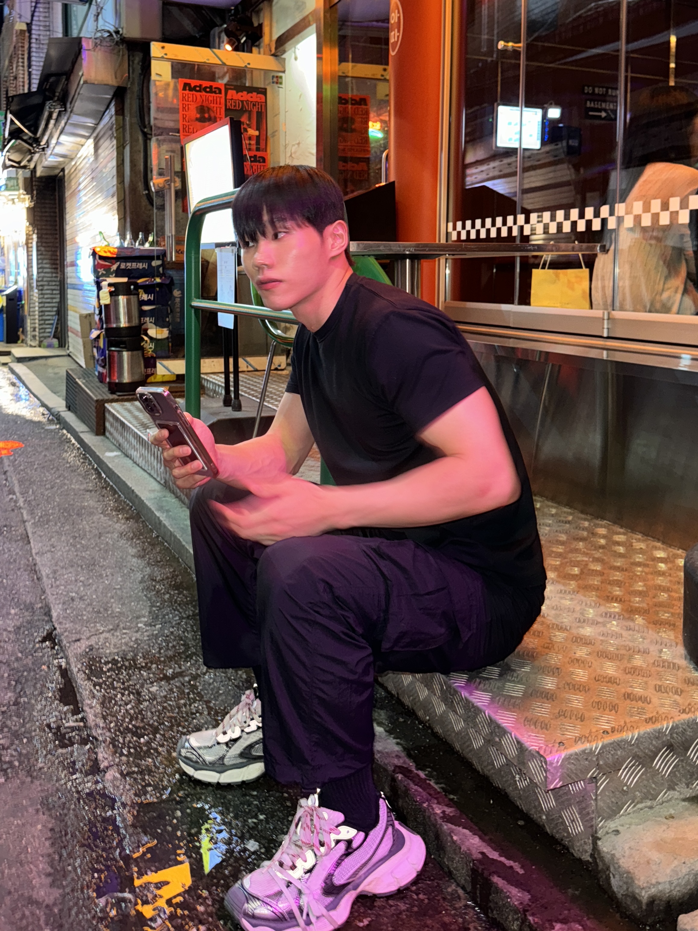 Balenciaga 3XL Sneakers Grey White Red, Stussy Basic Stussy T-Shirt Black 2024, 2025 착용 스타일 - 1