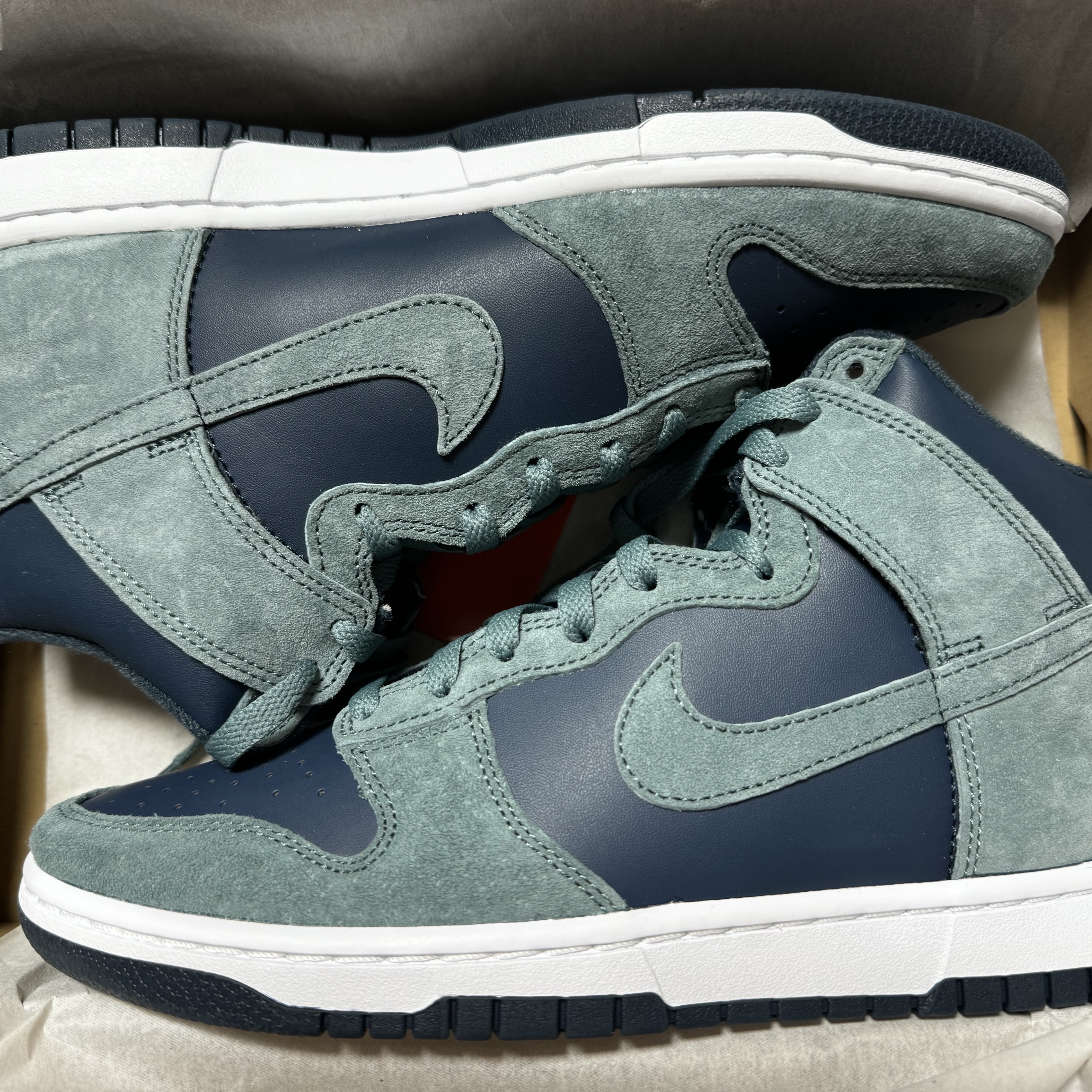 Nike Dunk High Retro PRM Armory Navy and Mineral Slate 착용 스타일 - 2