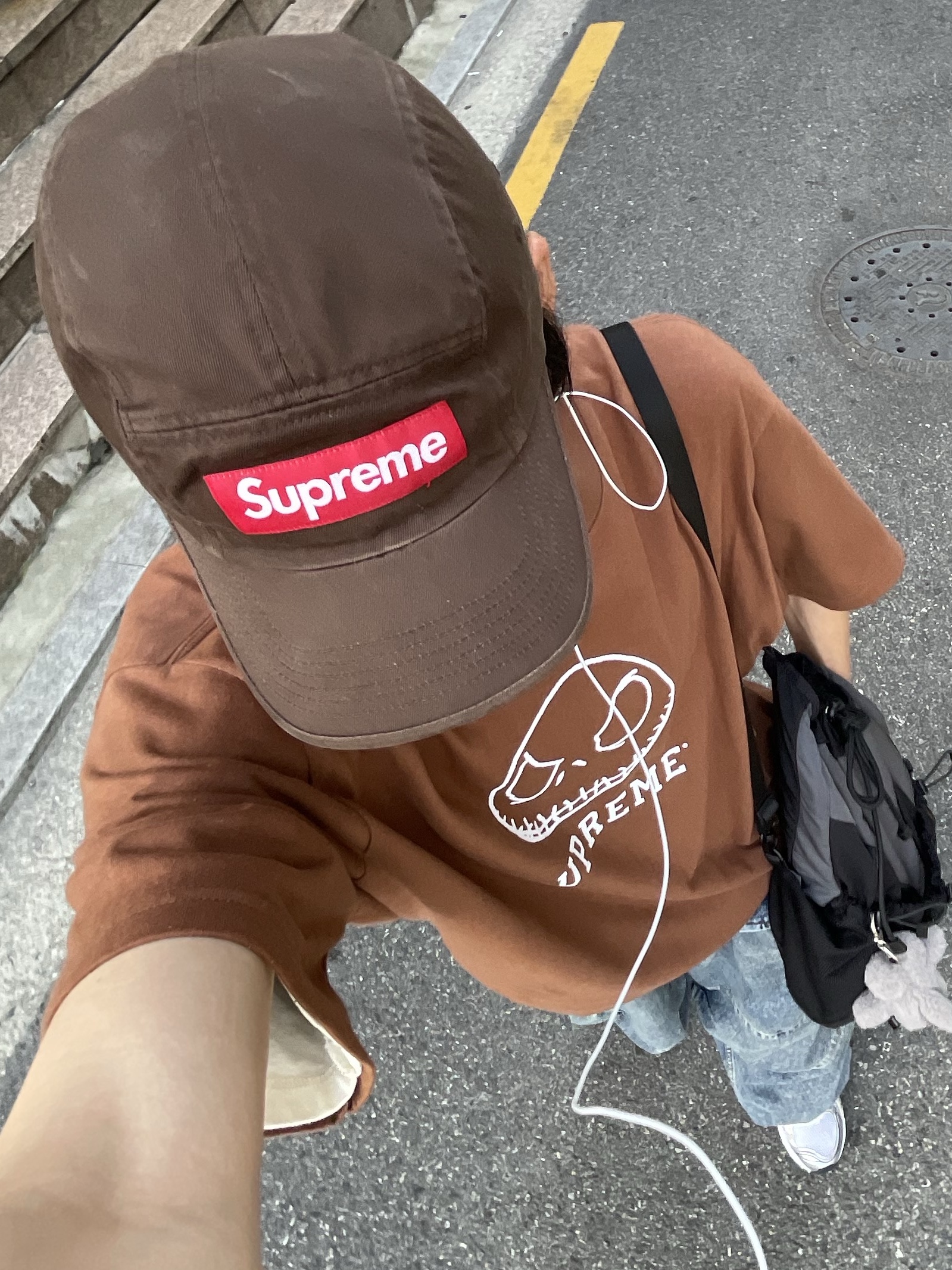 (W) Asics Gel-Kayano 14 White Midnight, Supreme Skeleton T-Shirt Brown - 23FW 착용 스타일 - 4