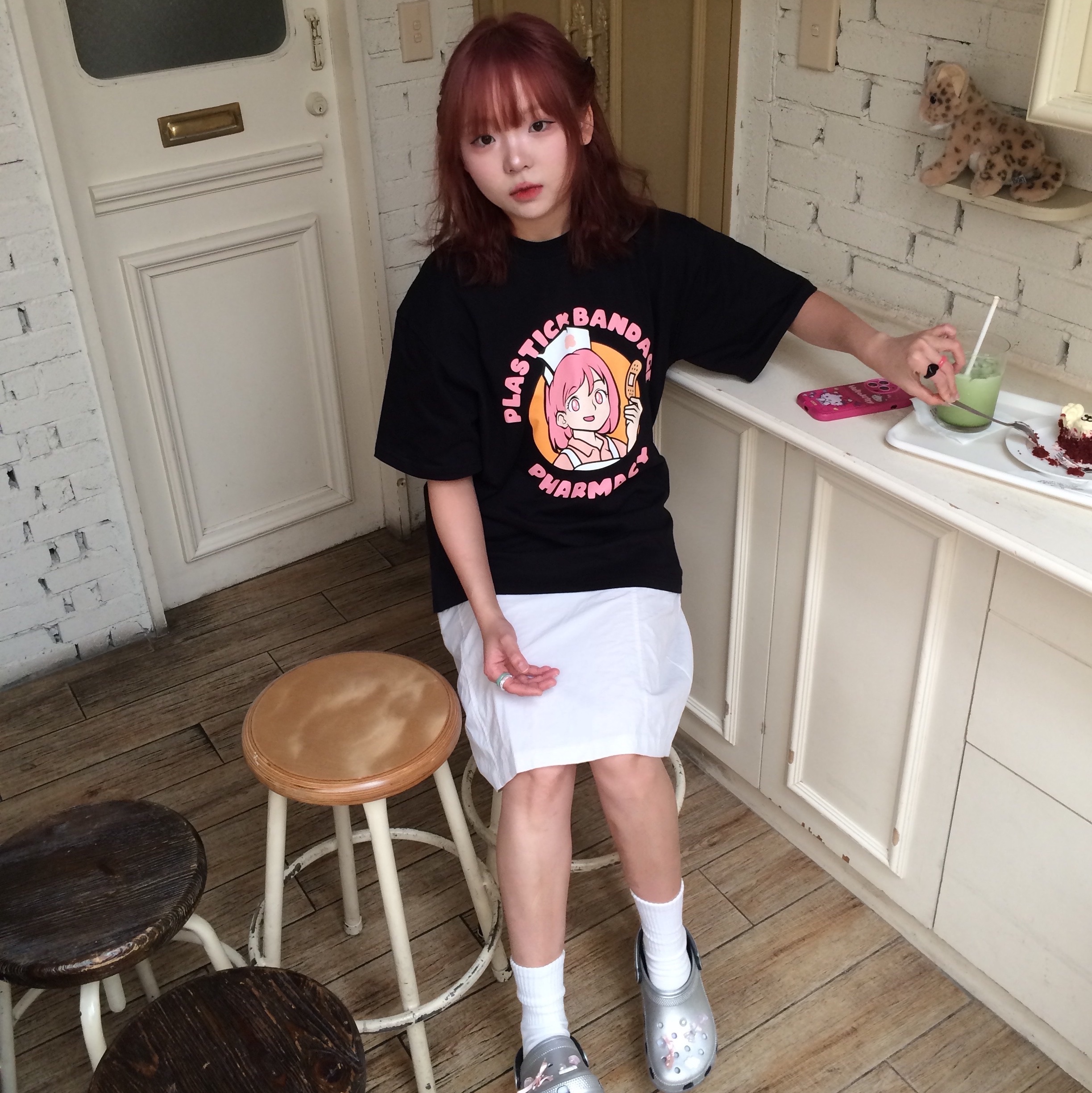 Crocs Classic Metallic Clog Silver, Plastickbandage Nurse Short Sleeve Black 착용 스타일 - 1