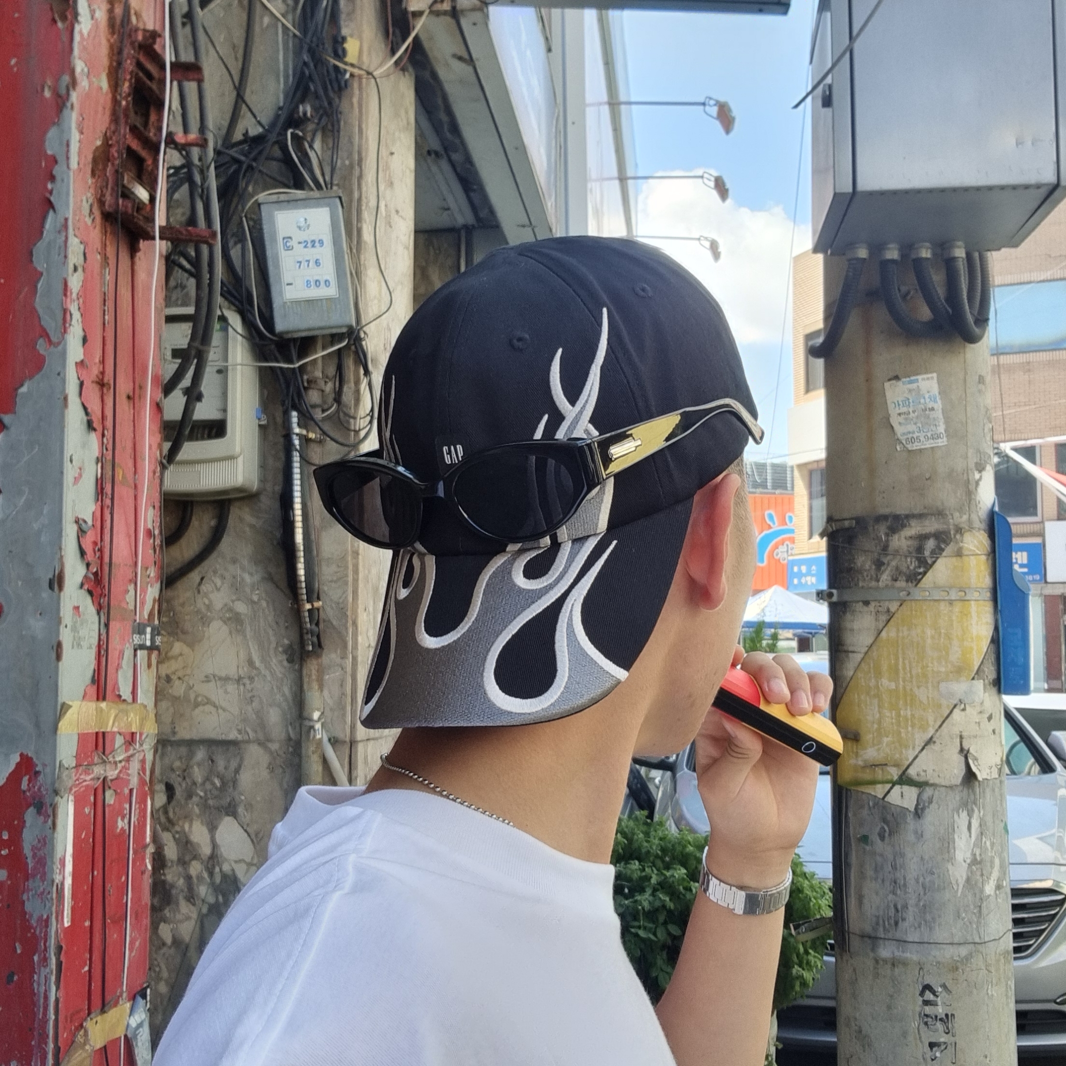 Yeezy Gap Engineered By Balenciaga Flame Cap Black 착용 스타일