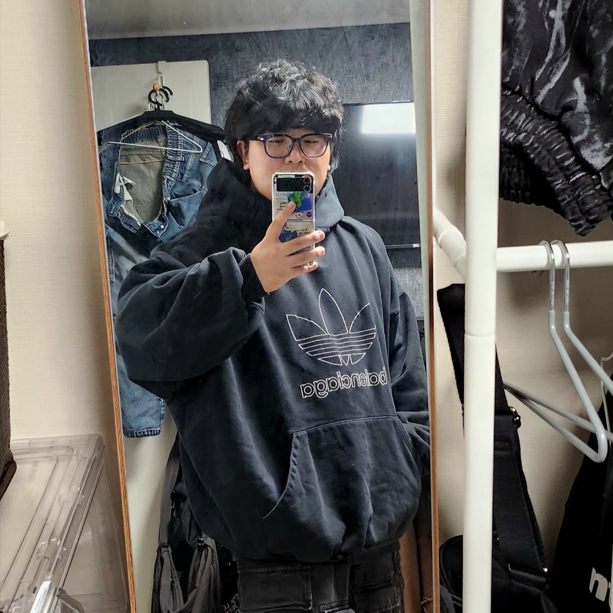 Balenciaga x Adidas Hoodie Large Fit Black 착용 스타일