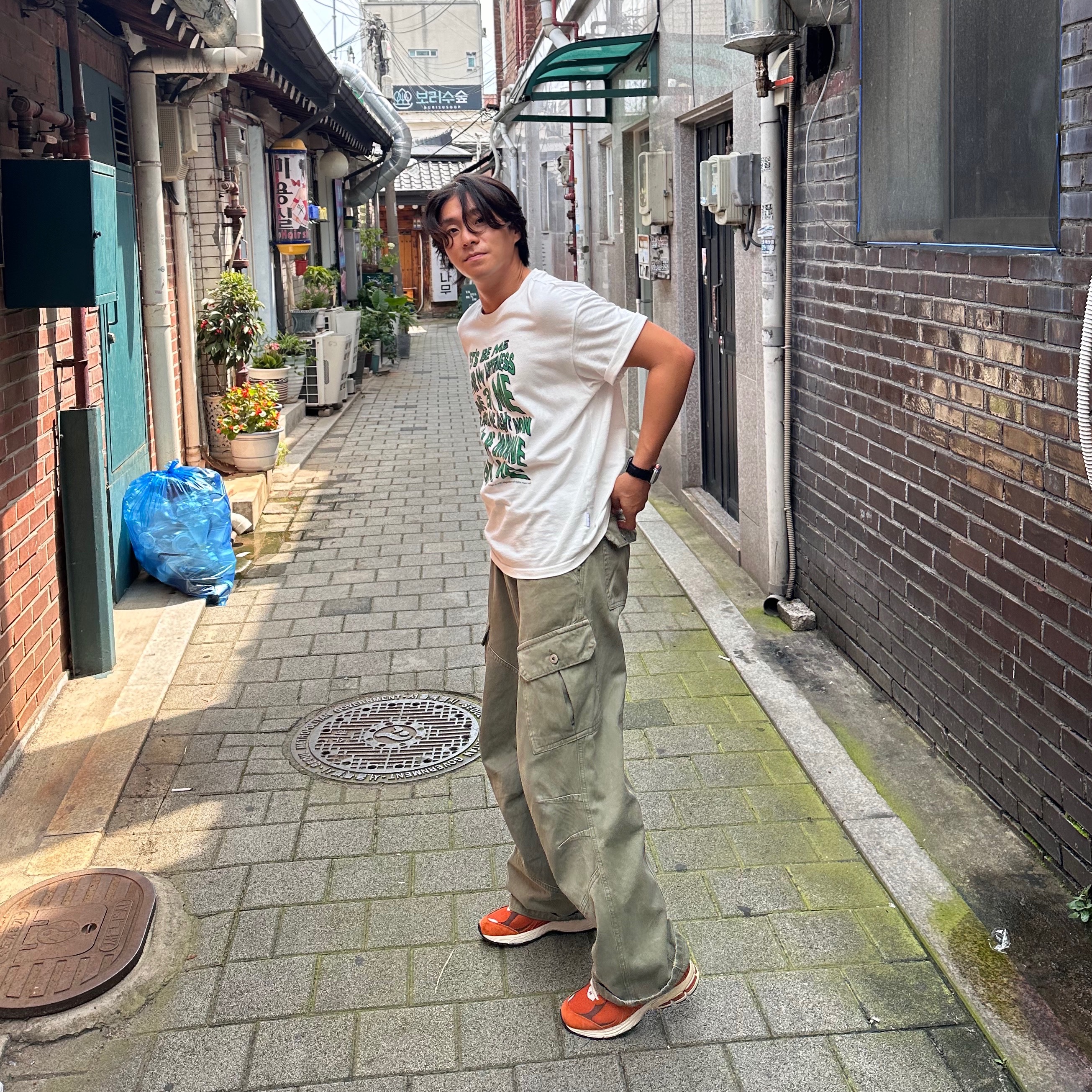 New Balance 2002R Red 착용 스타일 - 2