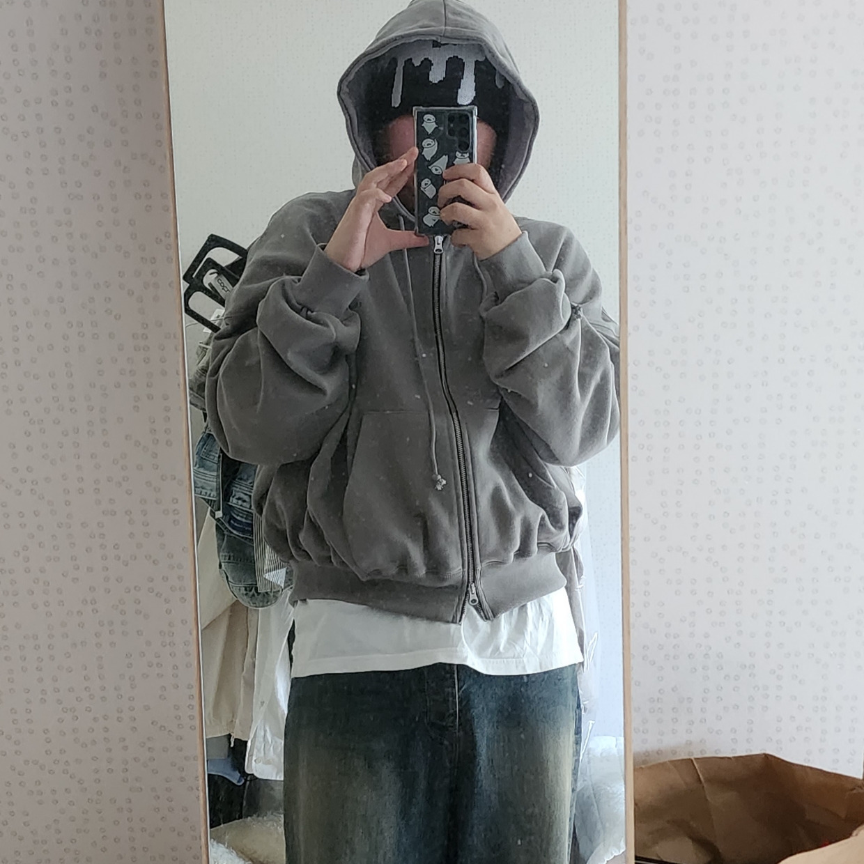 Undermycar Mu.18 Anti Fxxking Logo Play Oversized Hood Zip-up Tan, Undermycar Mu.26 Anti Fxxking Logo Play Brush Washed Wide Jeans Oil Blue 착용 스타일 - 2