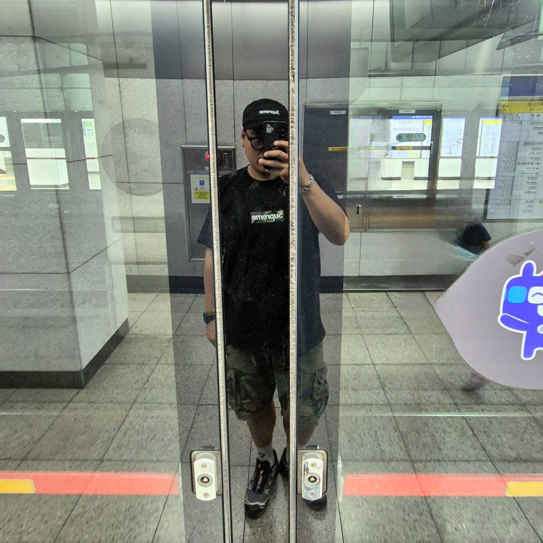 Supreme Mesh Cordura Camp Cap Black - 23SS, Supreme Box Logo T-Shirt Black - 23FW 착용 스타일 - 2