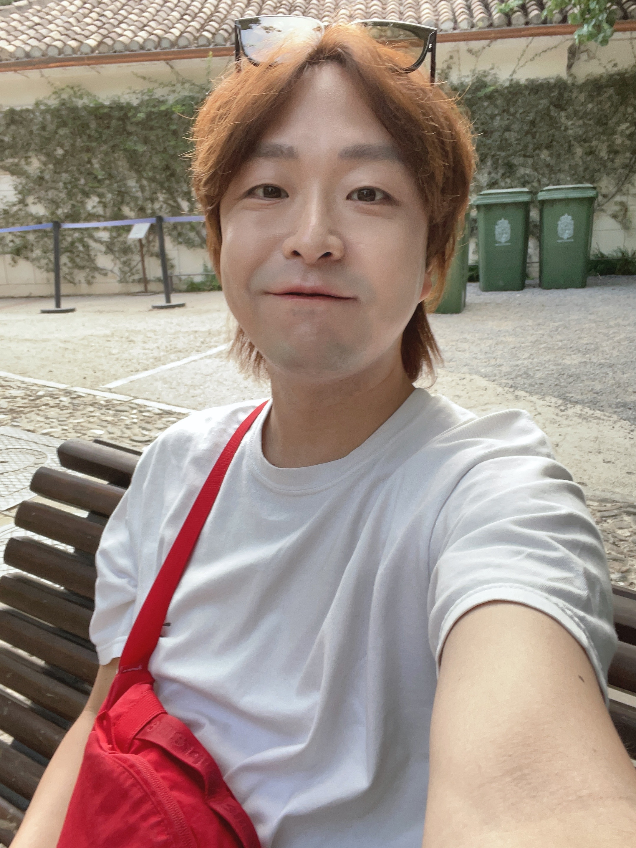 Supreme Sling Bag Dark Red - 20FW, Stussy Ocean Dream T-Shirt White 착용 스타일 - 3
