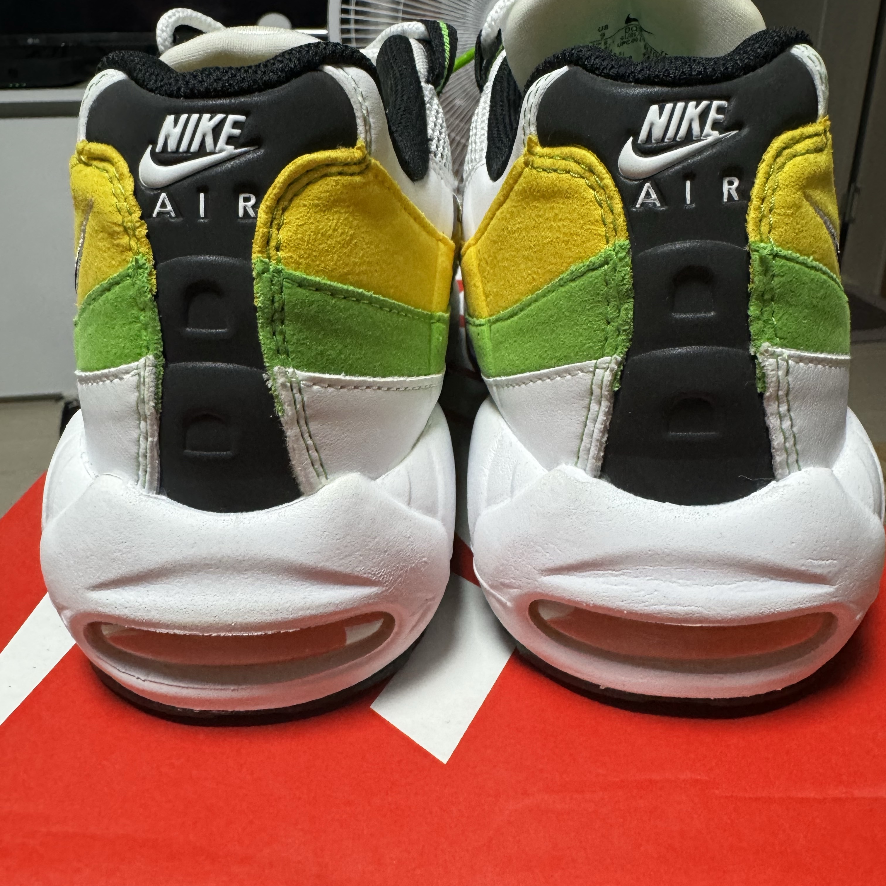 Nike Air Max 95 Essential Lemon Lime 착용 스타일 - 4