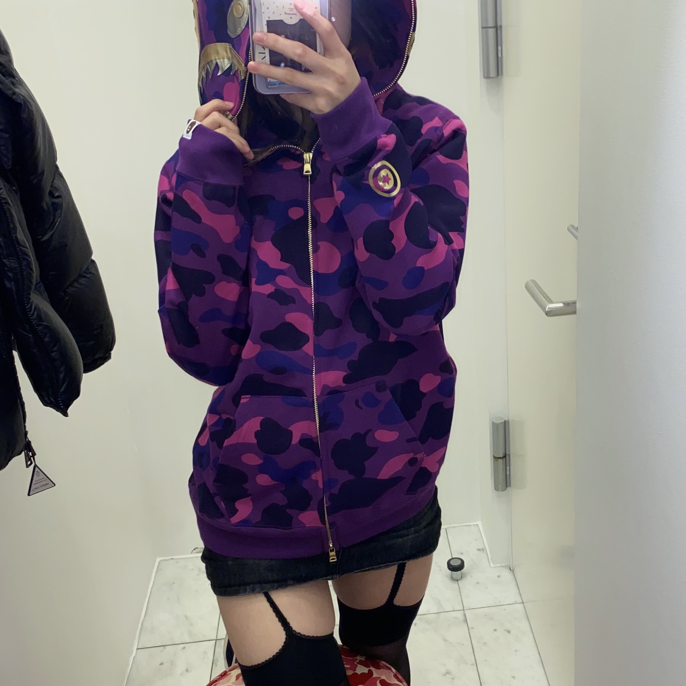 BAPE Color Camo Double Shark Full Zip Hoodie Royal Purple 착용 스타일 - 2