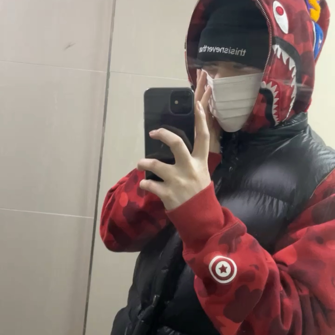 BAPE Color Camo Shark Full Zip Hoodie Red 착용 스타일