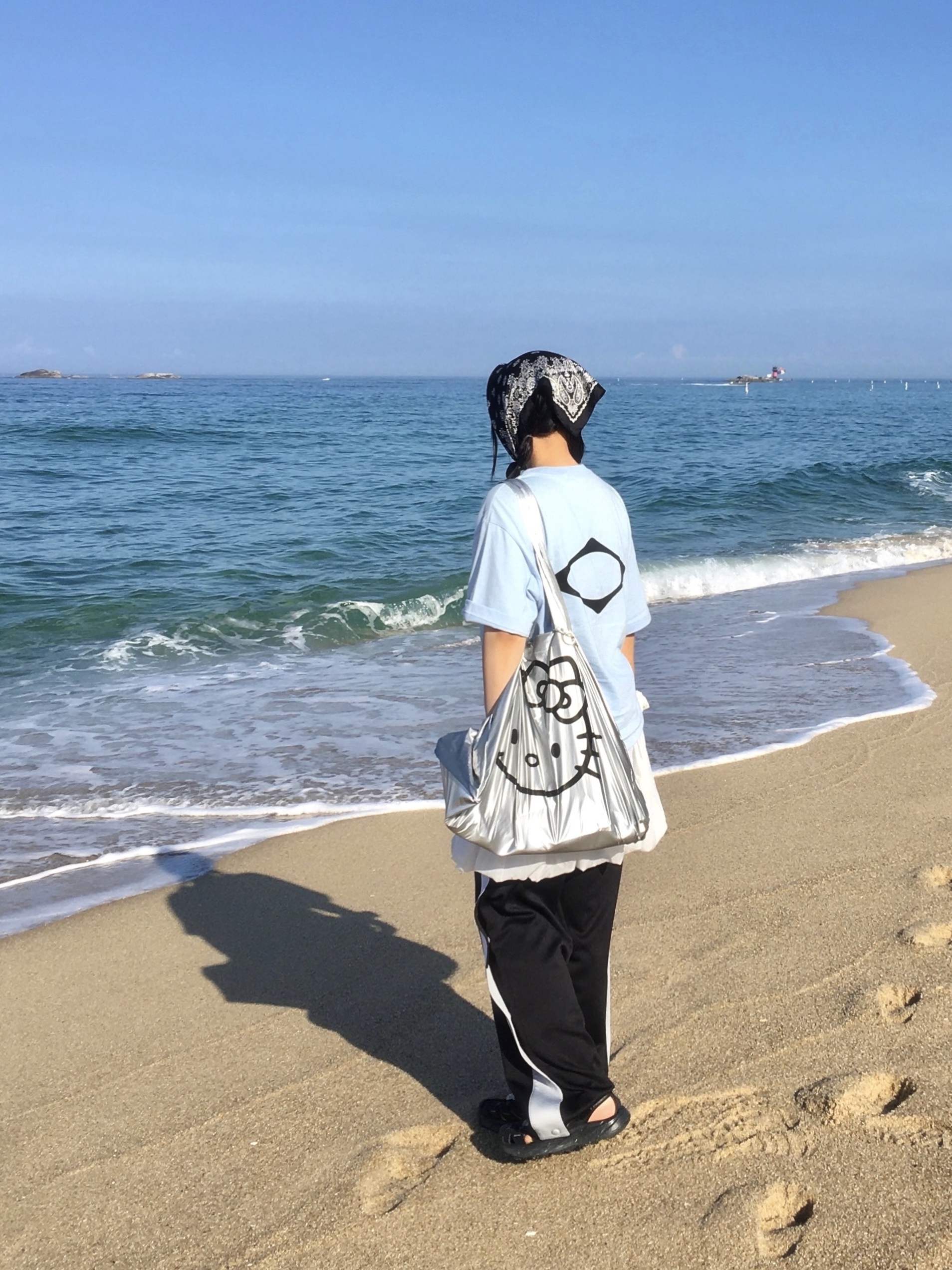 Open Yy x Hello Kitty Shopper Tote Bag Silver, Hoka Hopara Black Castle Rock 착용 스타일 - 2
