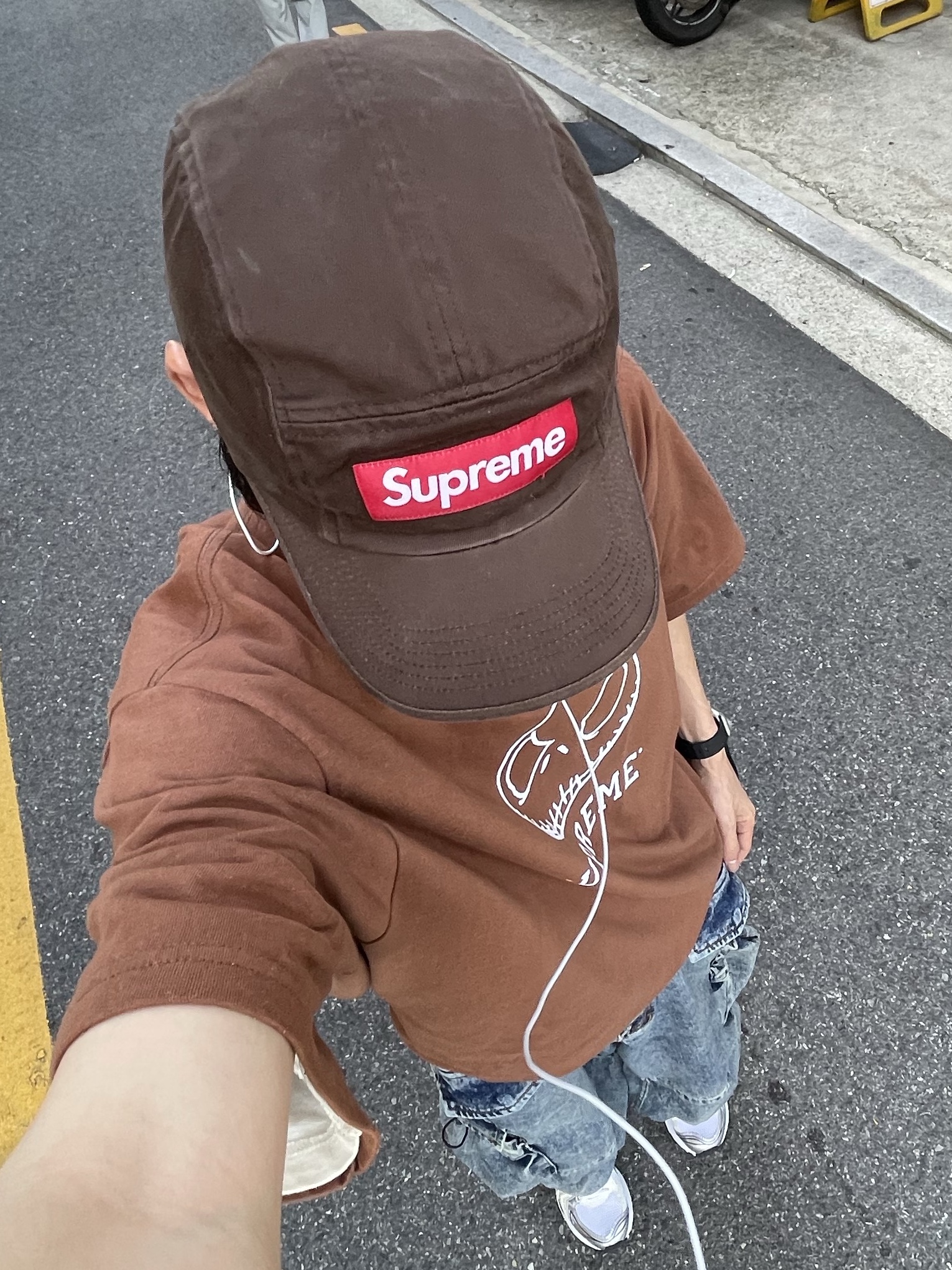 (W) Asics Gel-Kayano 14 White Midnight, Supreme Skeleton T-Shirt Brown - 23FW 착용 스타일 - 6