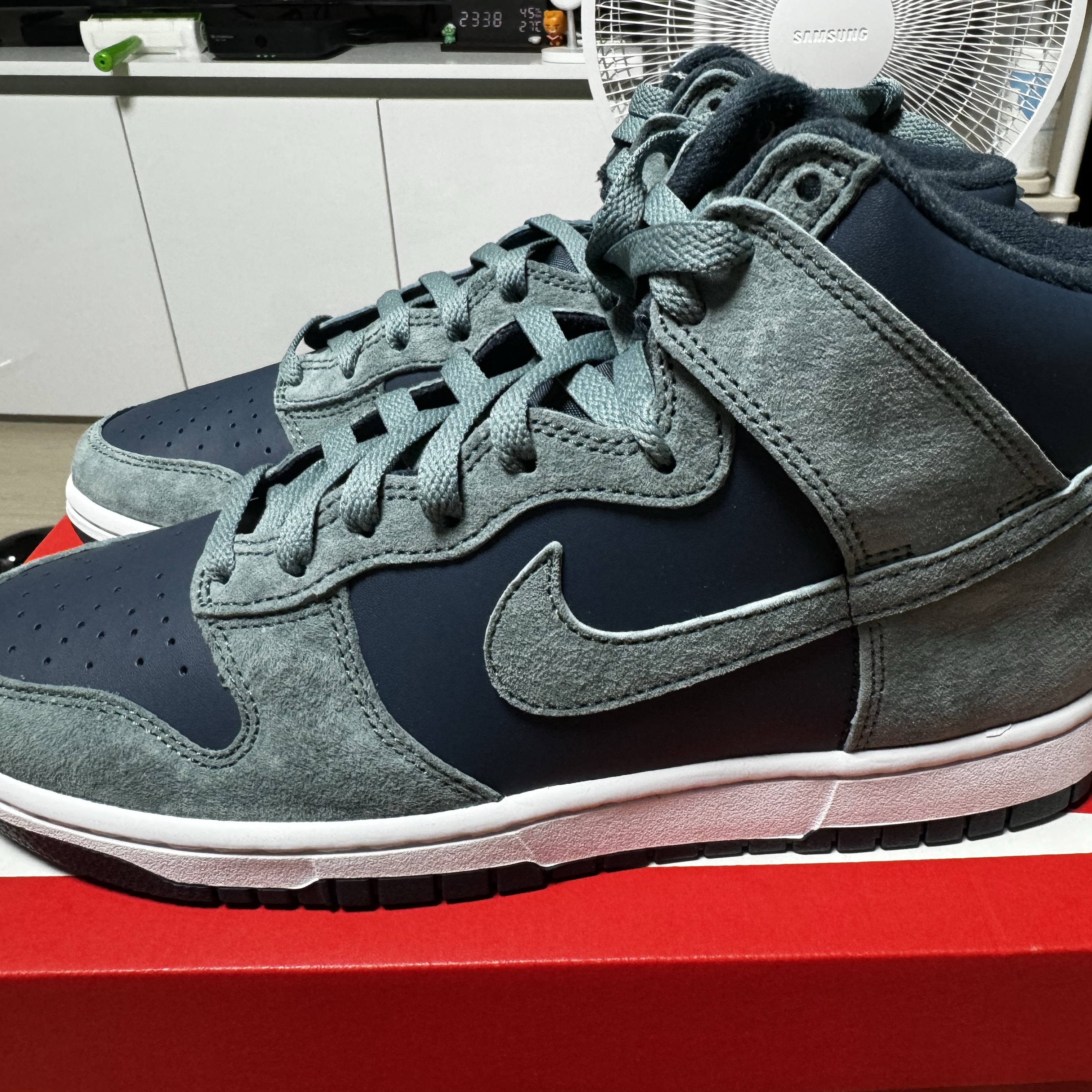 Nike Dunk High Retro PRM Armory Navy and Mineral Slate 착용 스타일 - 1