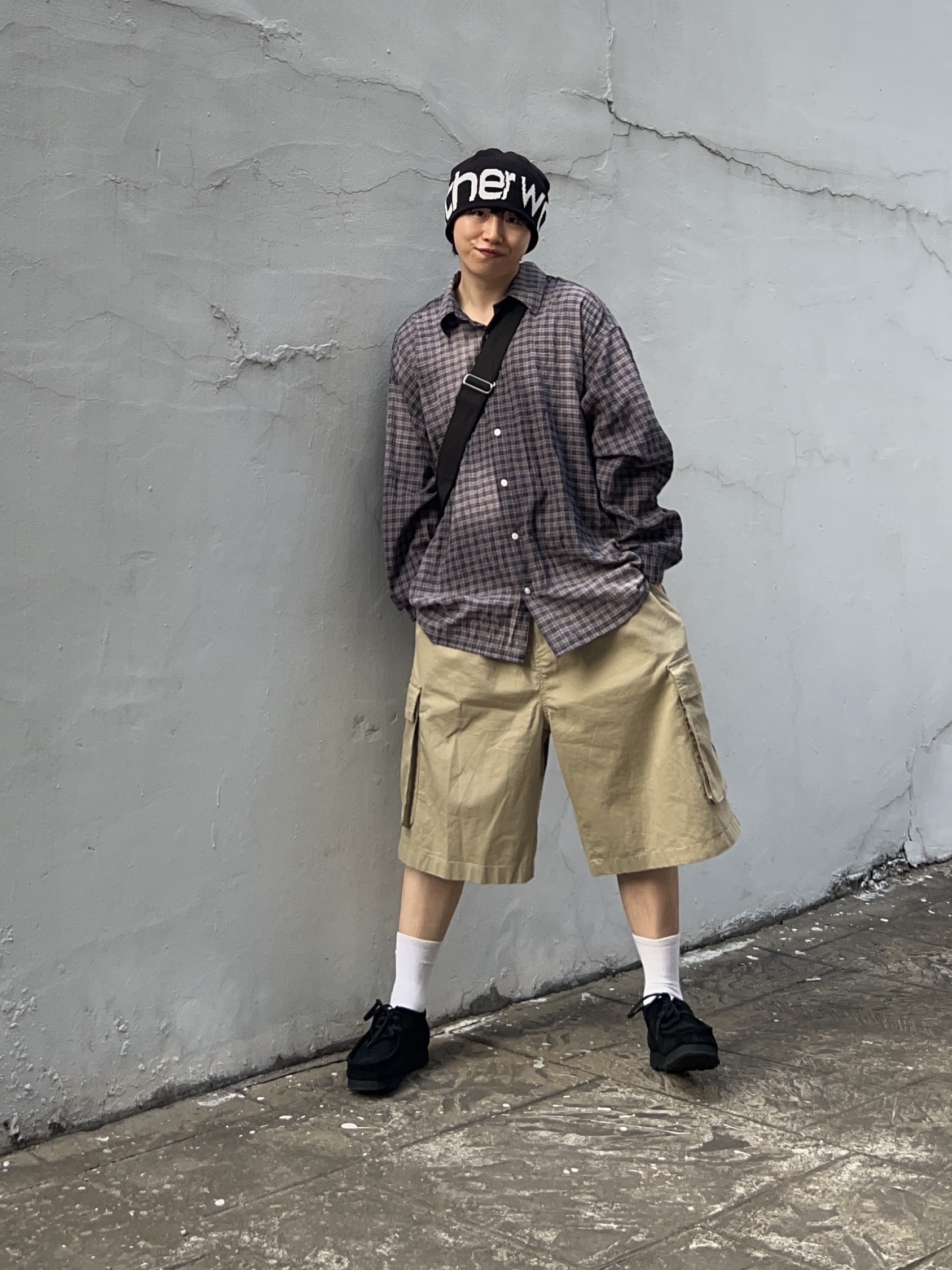 Clarks Wallabee Black Suede, Netherworld Fish Eye Beanie Black 착용 스타일 - 1