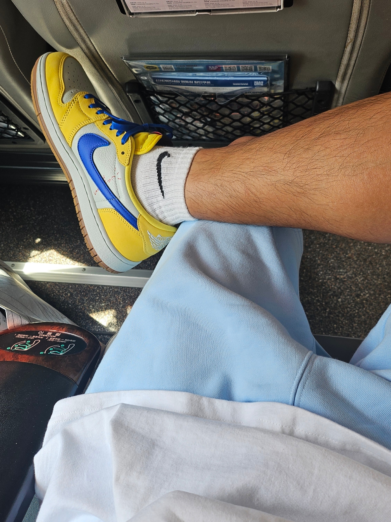 Supreme Black Cat T-Shirt White - 24SS, Nike NRG Solo Swoosh Fleece Shorts Celestine Blue - US/EU 착용 스타일 - 3