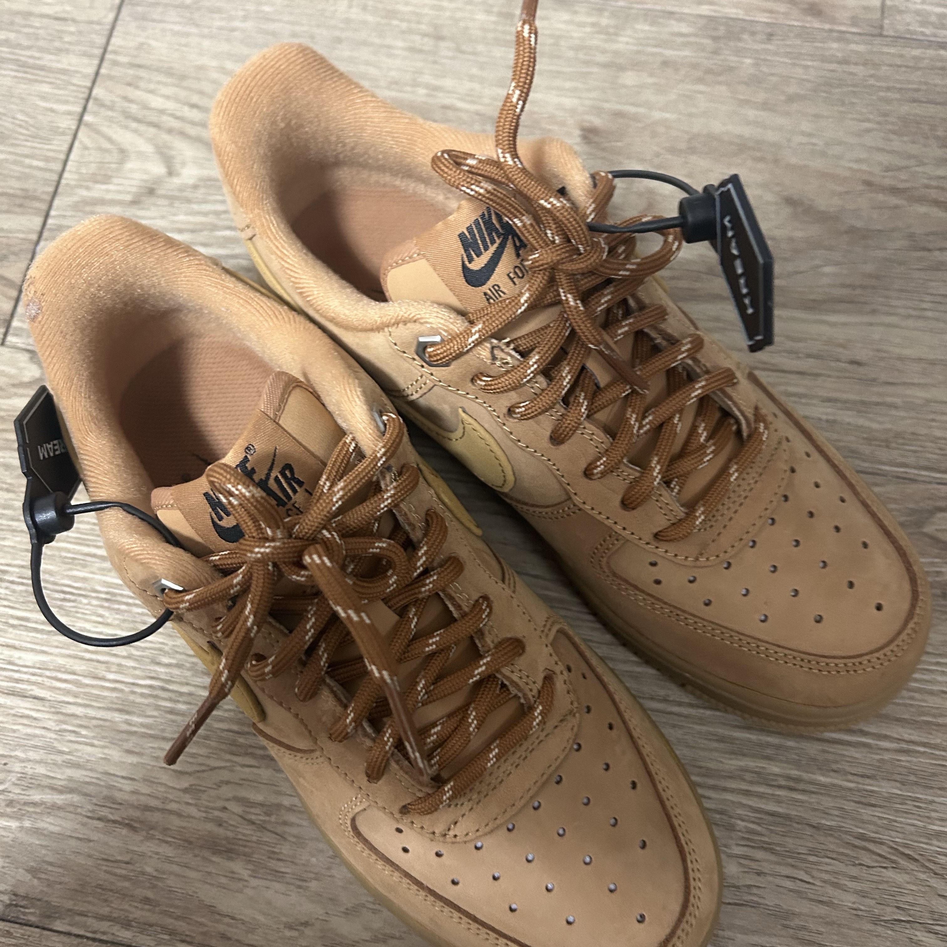 Nike Air Force 1 '07 WB Flax 착용 스타일
