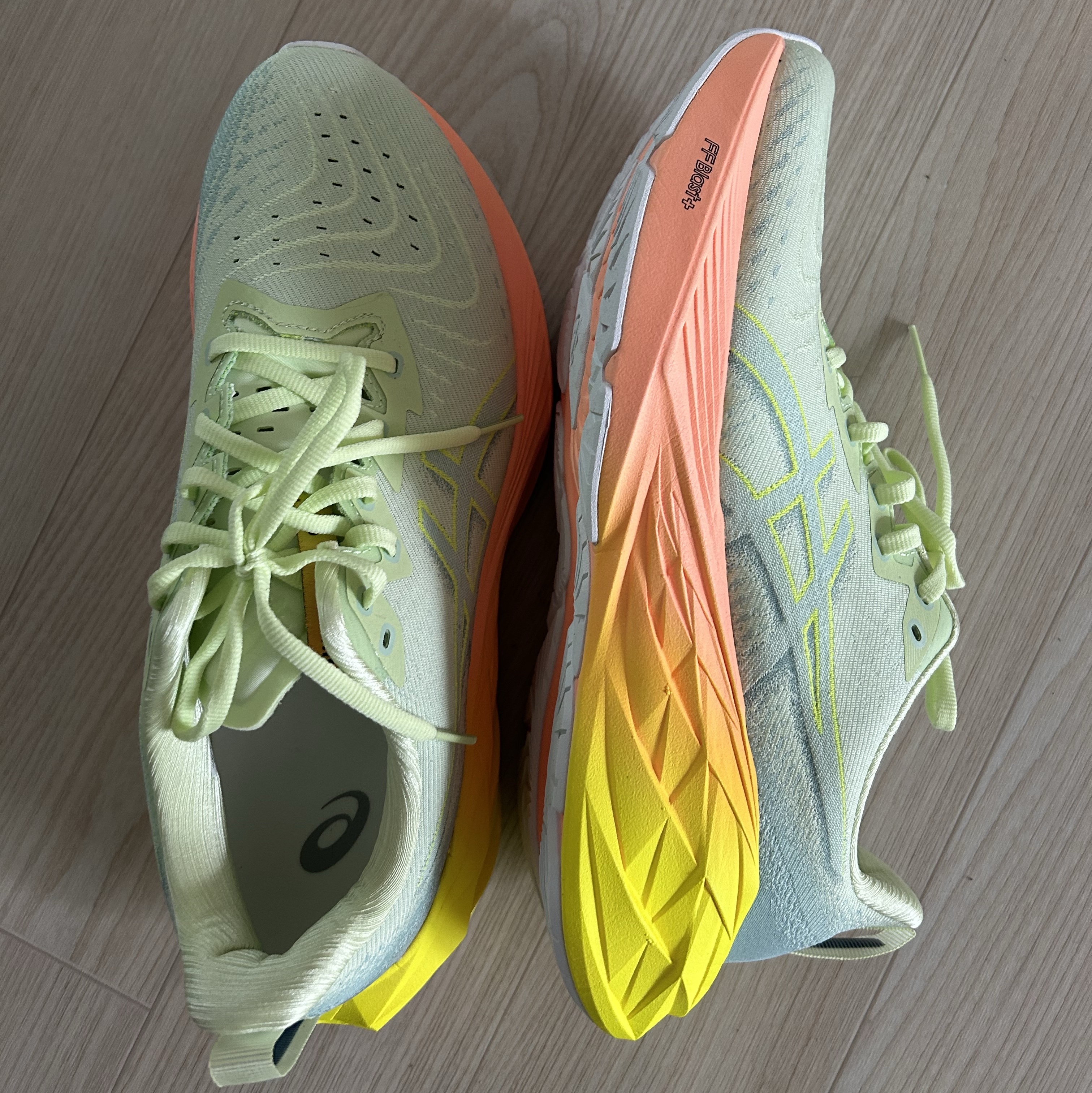 Asics Novablast 4 Cool Matcha Safety Yellow 착용 스타일