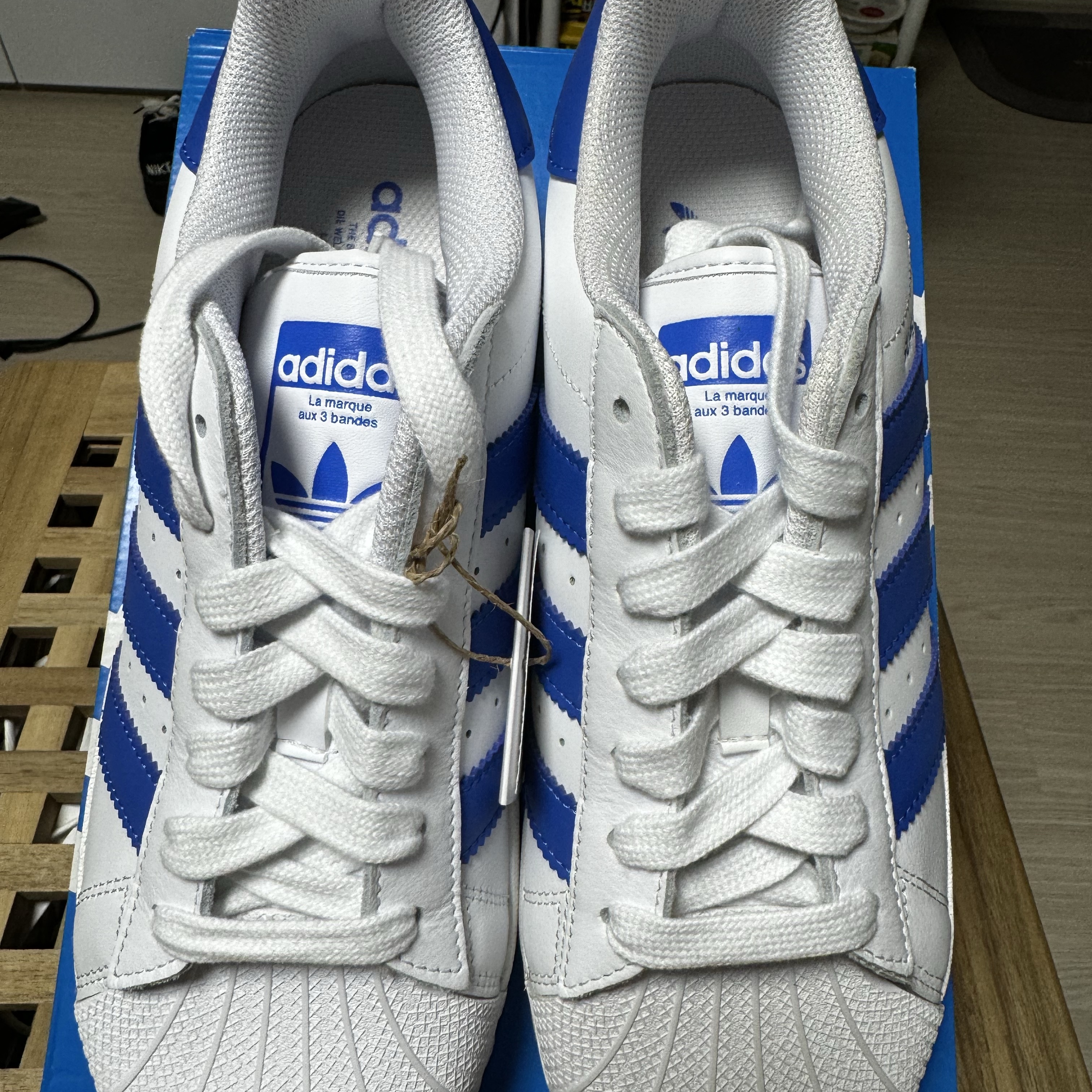 Adidas Superstar XLG Cloud White Blue 착용 스타일 - 4