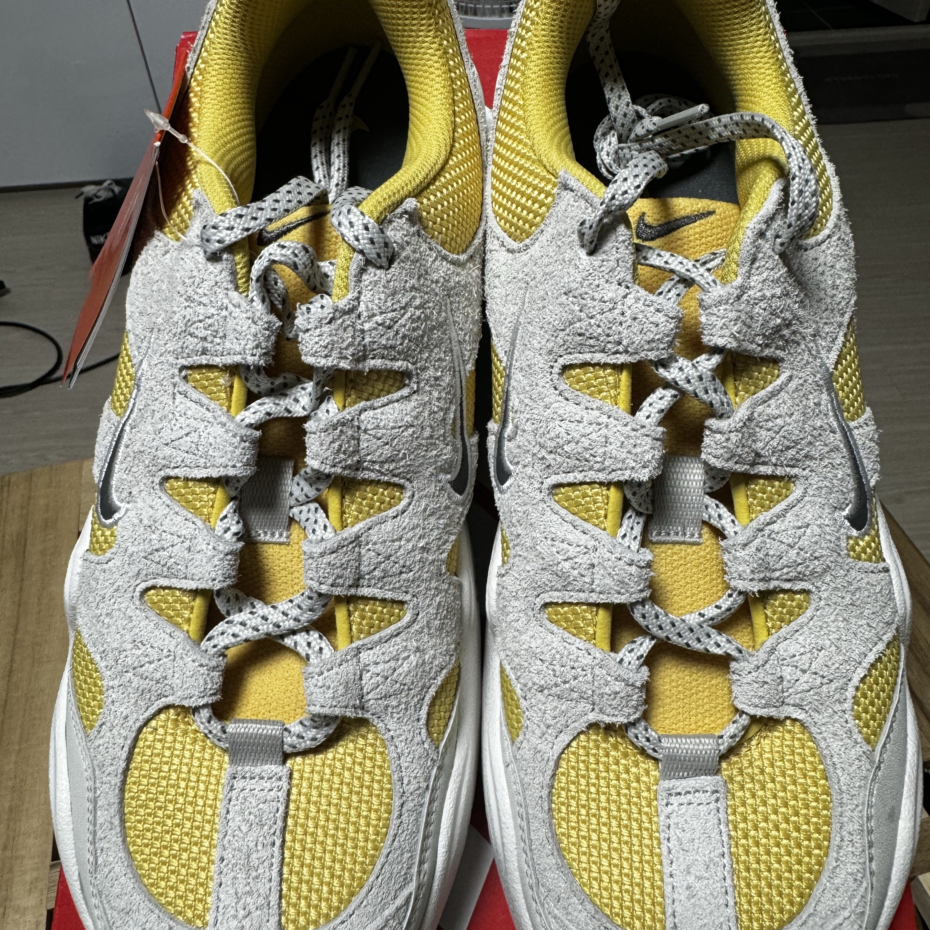 Nike Tech Hera Saturn Gold Light Bone 착용 스타일 - 2