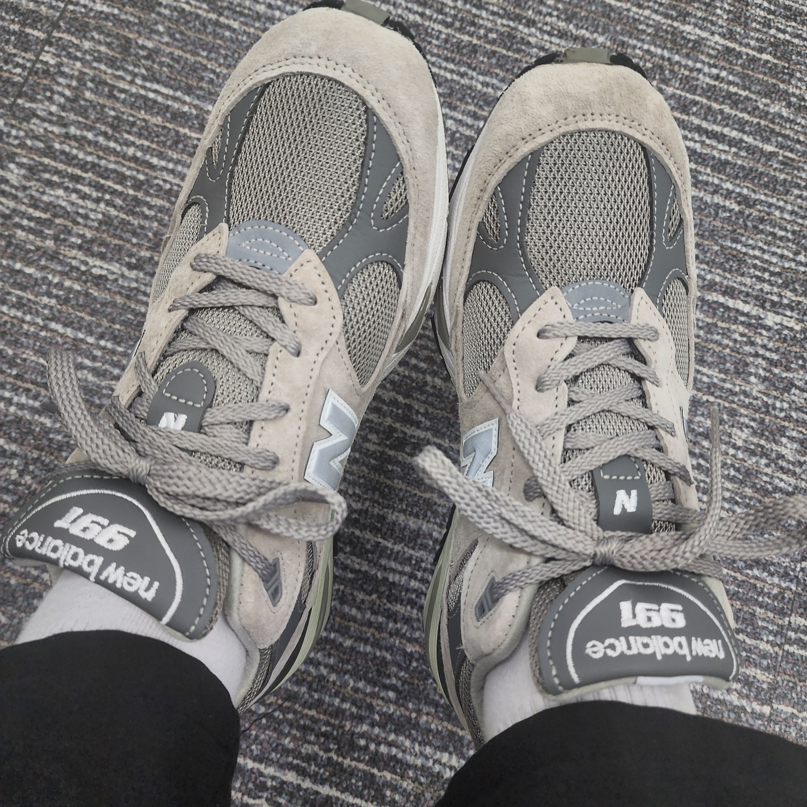 New Balance 991 Made in UK Grey 착용 스타일 - 2