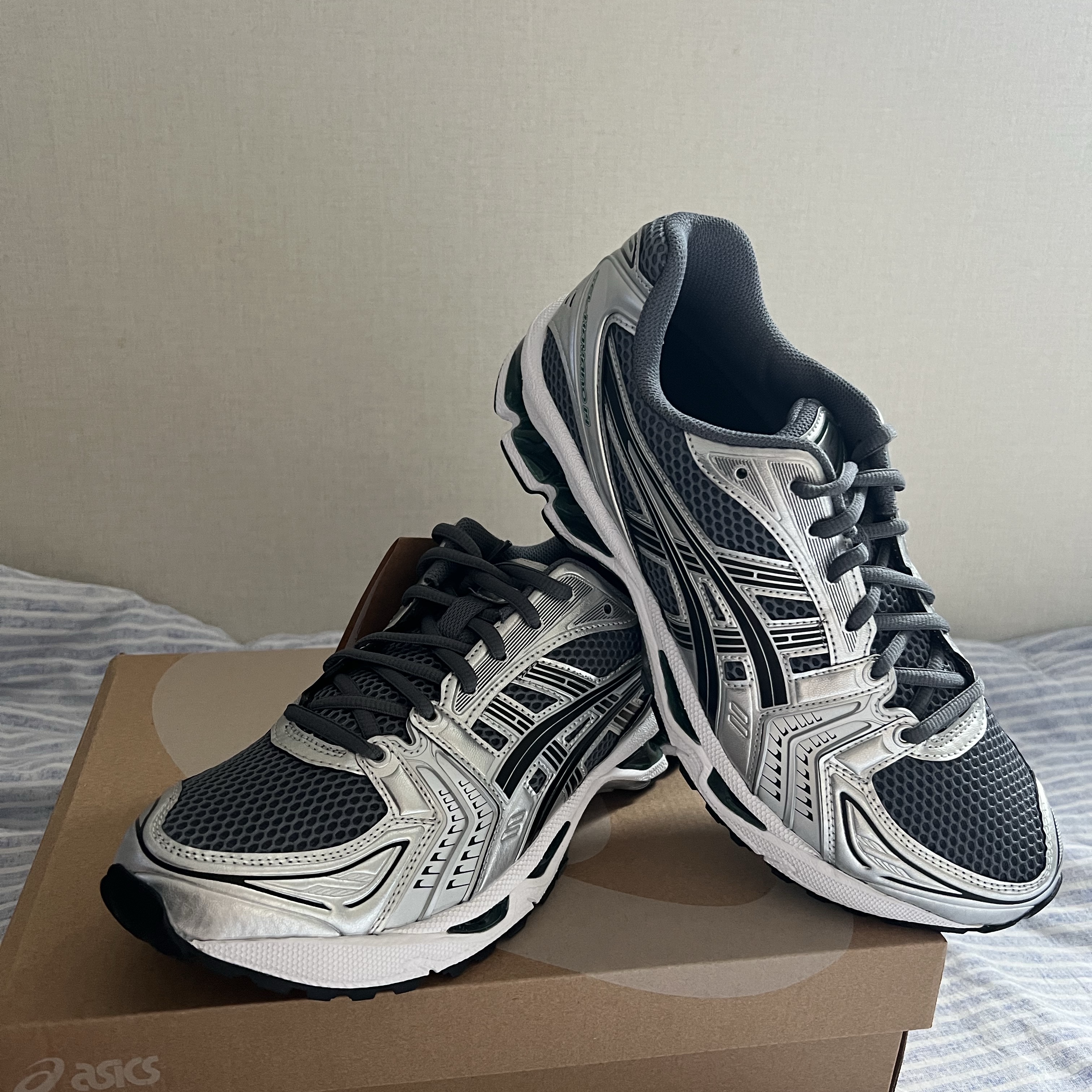 Asics Gel-Kayano 14 Metropolis Jasper Green 착용 스타일
