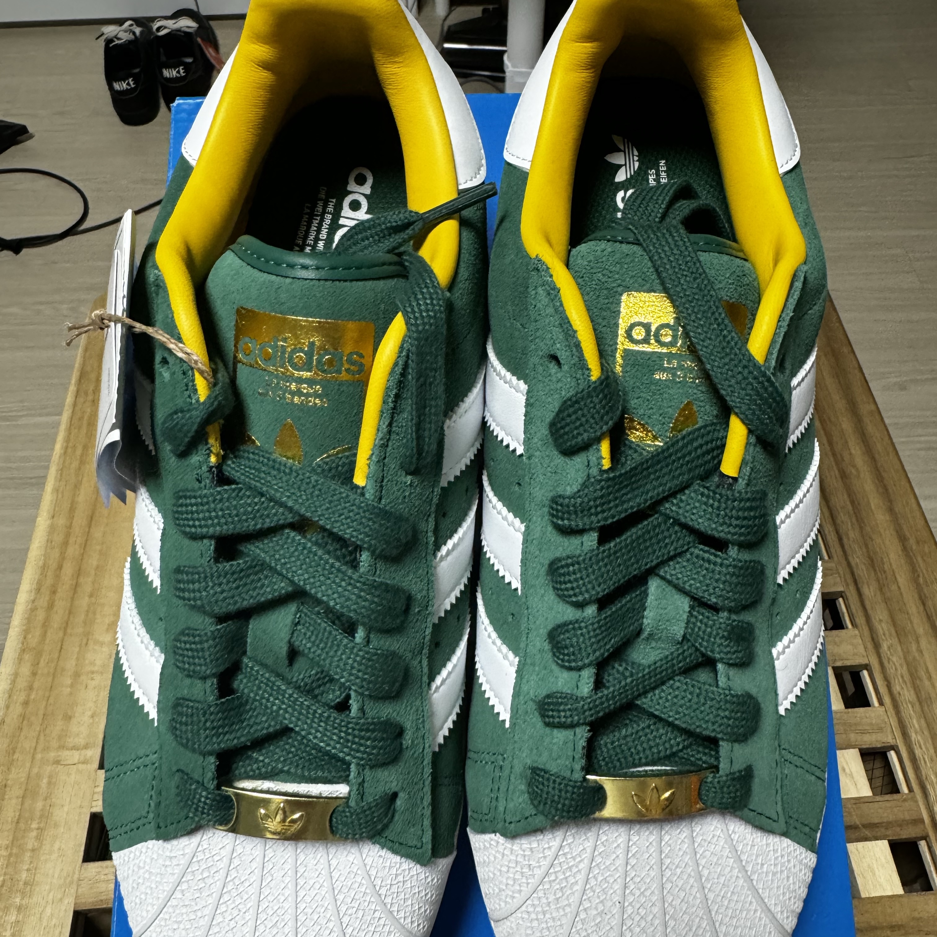 Adidas Superstar XLG Collegiate Green Cloud White 착용 스타일 - 4