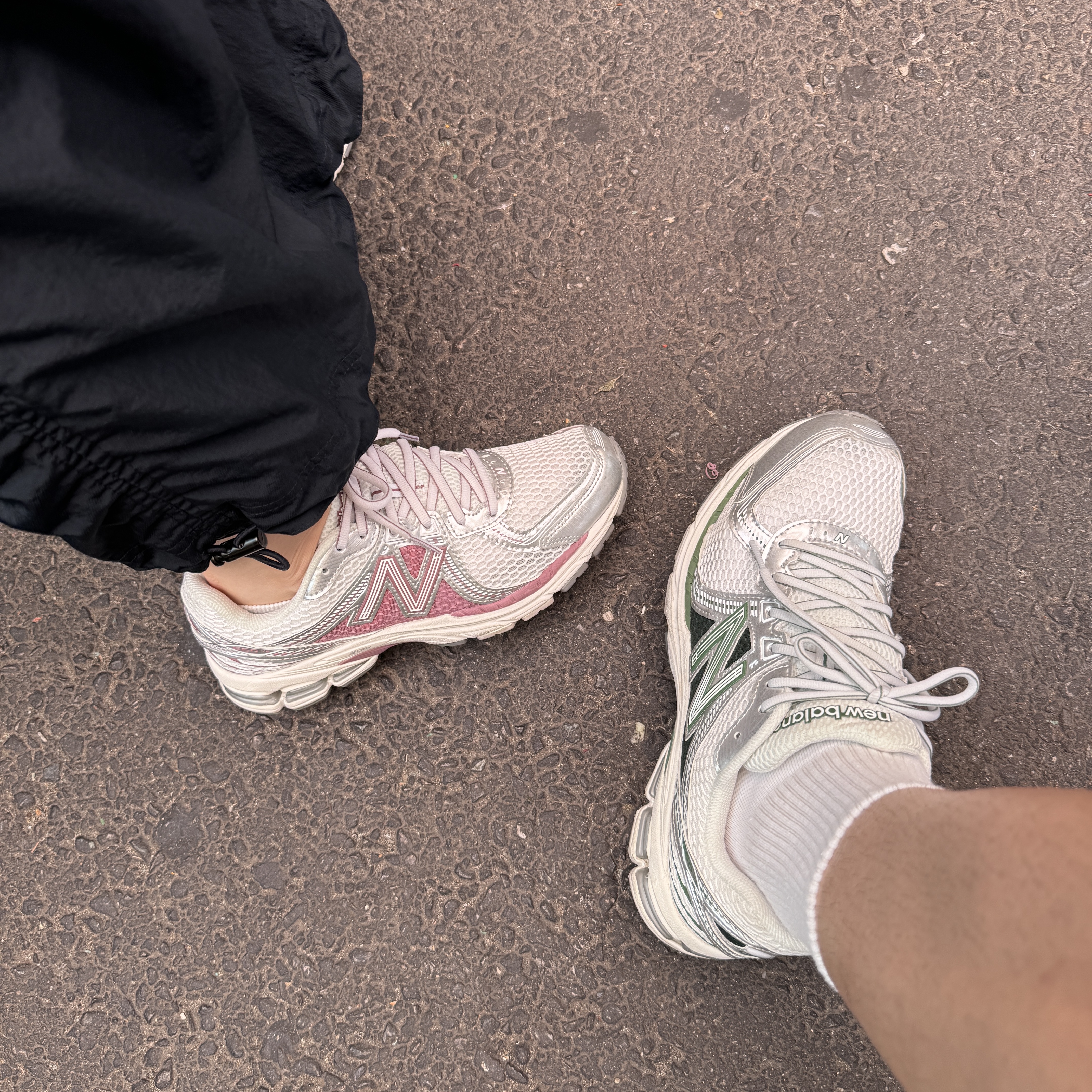 New Balance 860v2 Rosewood Metallic Silver, New Balance 860v2 Mallard Green Silver 착용 스타일