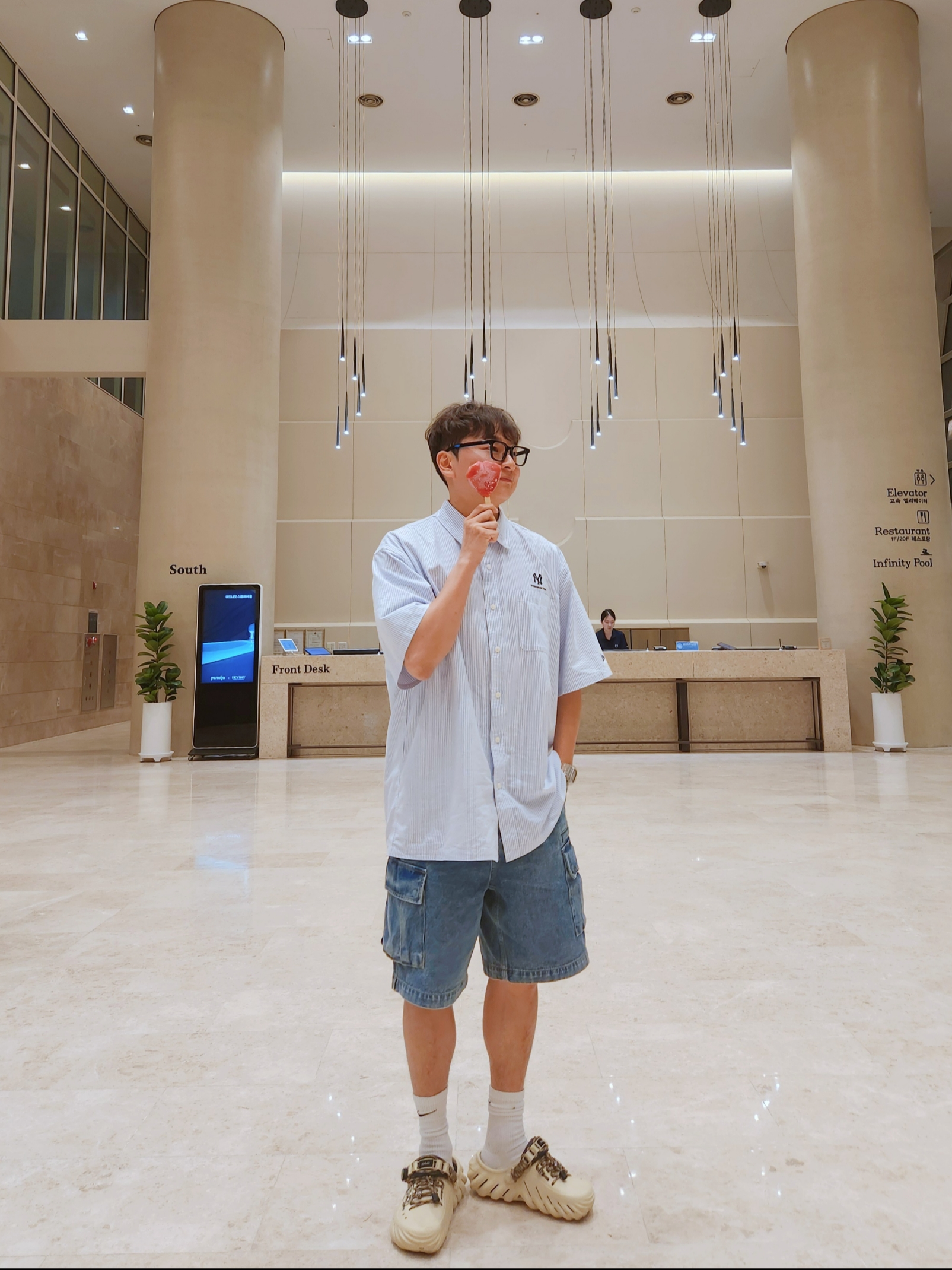 Thisisneverthat x New Era x MLB New York Yankees Shirt Blue, Gentle Monster x Maison Margiela MM117 Black Clear 착용 스타일