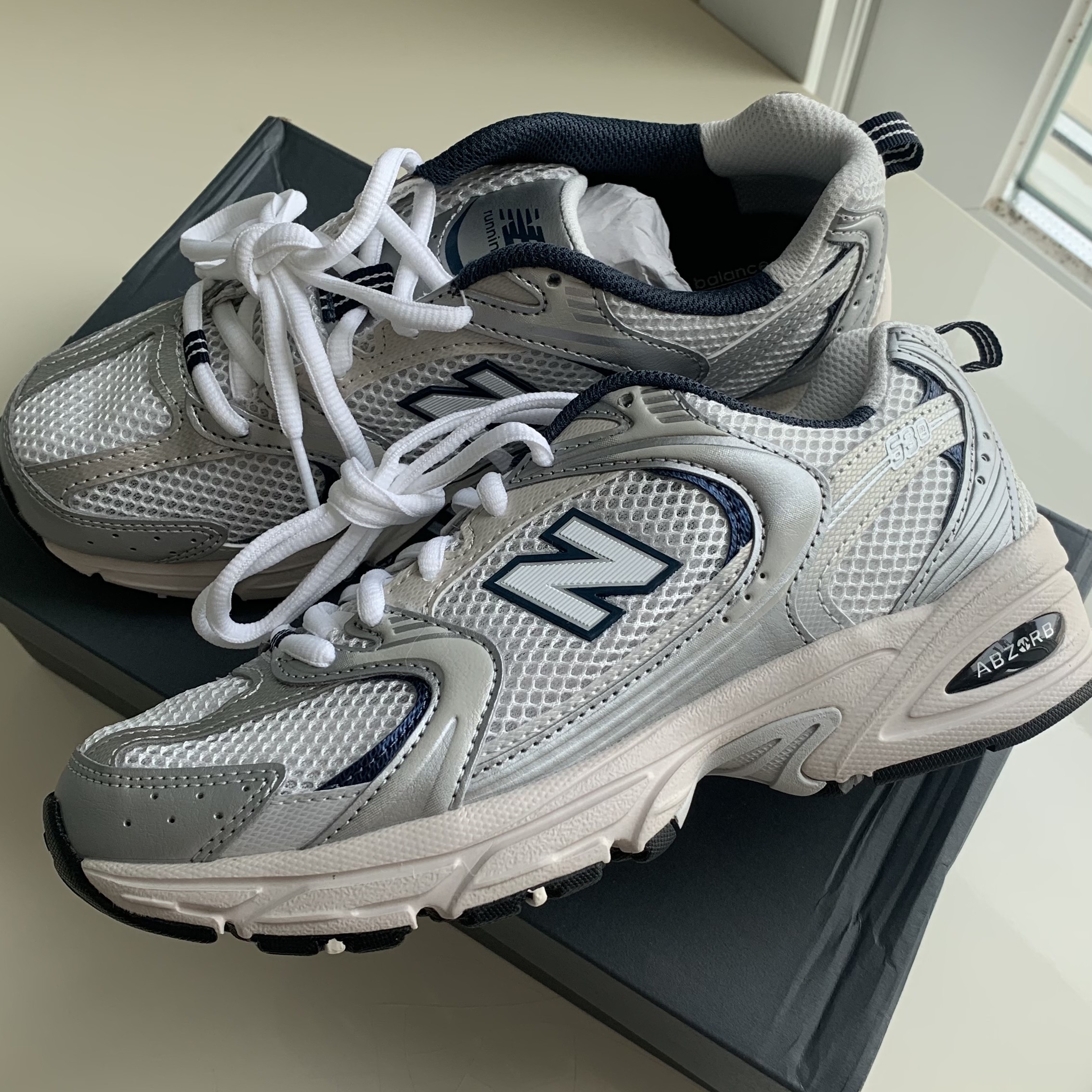 New Balance 530 Steel Grey 착용 스타일
