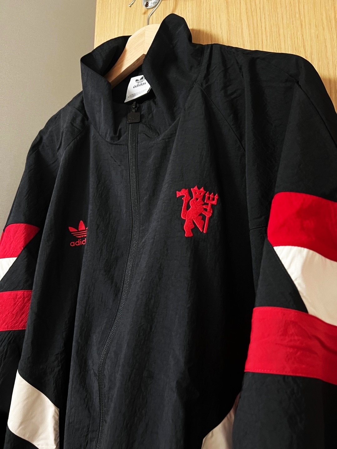 Adidas Manchester United Originals Track Top Black Red - KR Sizing 착용 스타일