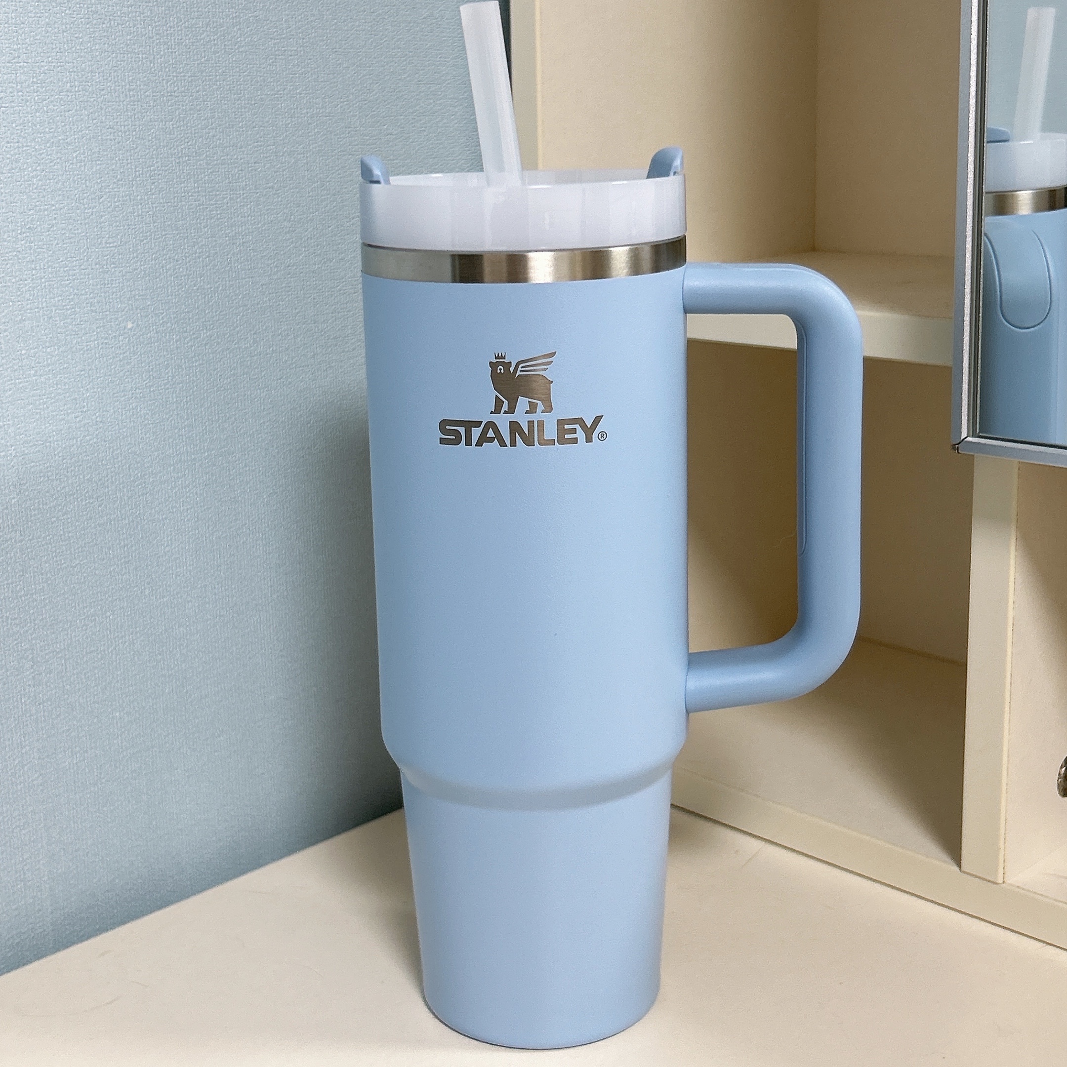 Stanley The Clean Slate Quencher H2.0 FlowState Tumbler 887ml Heather 착용 스타일 - 1