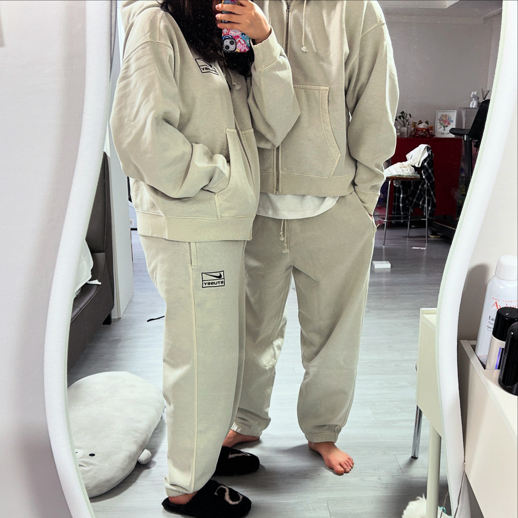 Nike x Stussy Pigment Dyed Fleece Zip Hoodie Light Bone (FZ9990-072), Nike x Stussy Pigment Dyed Fleece Pants Light Bone (FZ9992-072) 착용 스타일