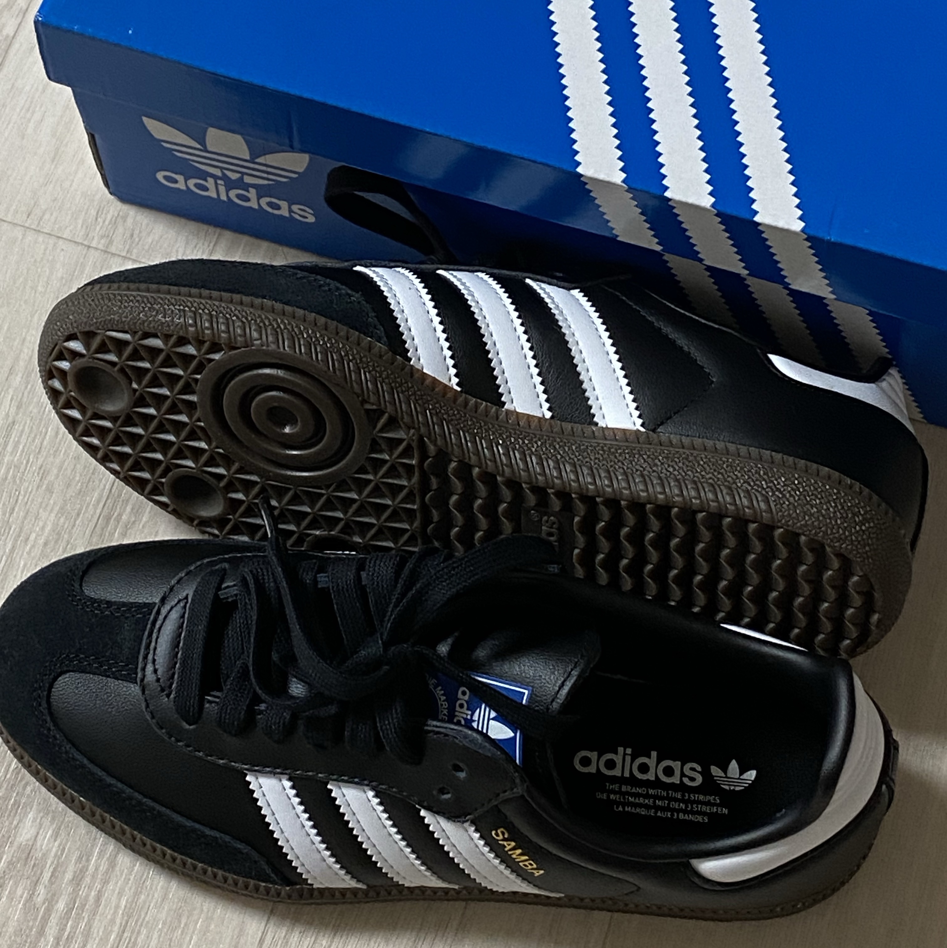 Adidas Samba OG Black White Gum 착용 스타일 - 3