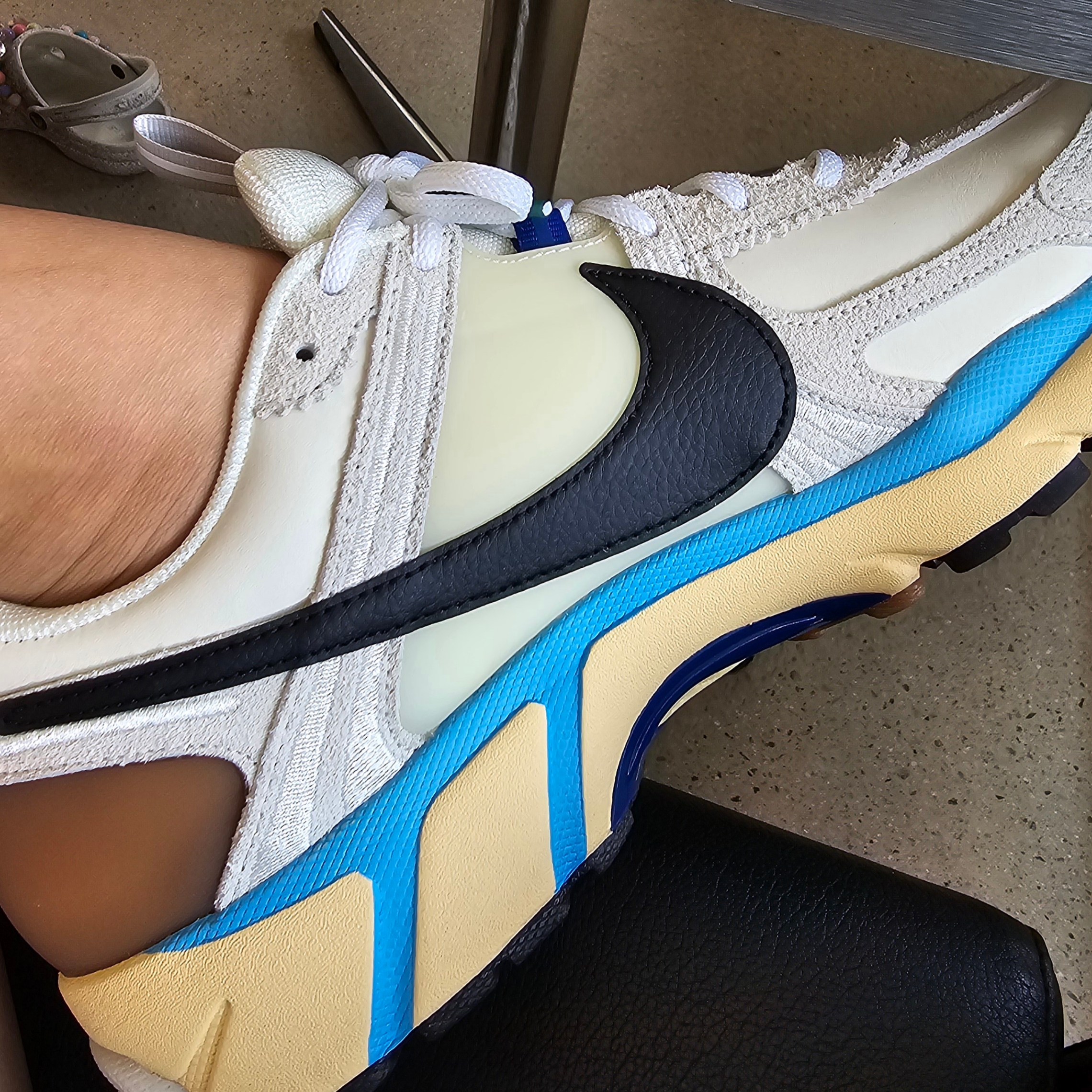 (W) Nike Zoom Vomero 5 PRM Designed by Japan 착용 스타일