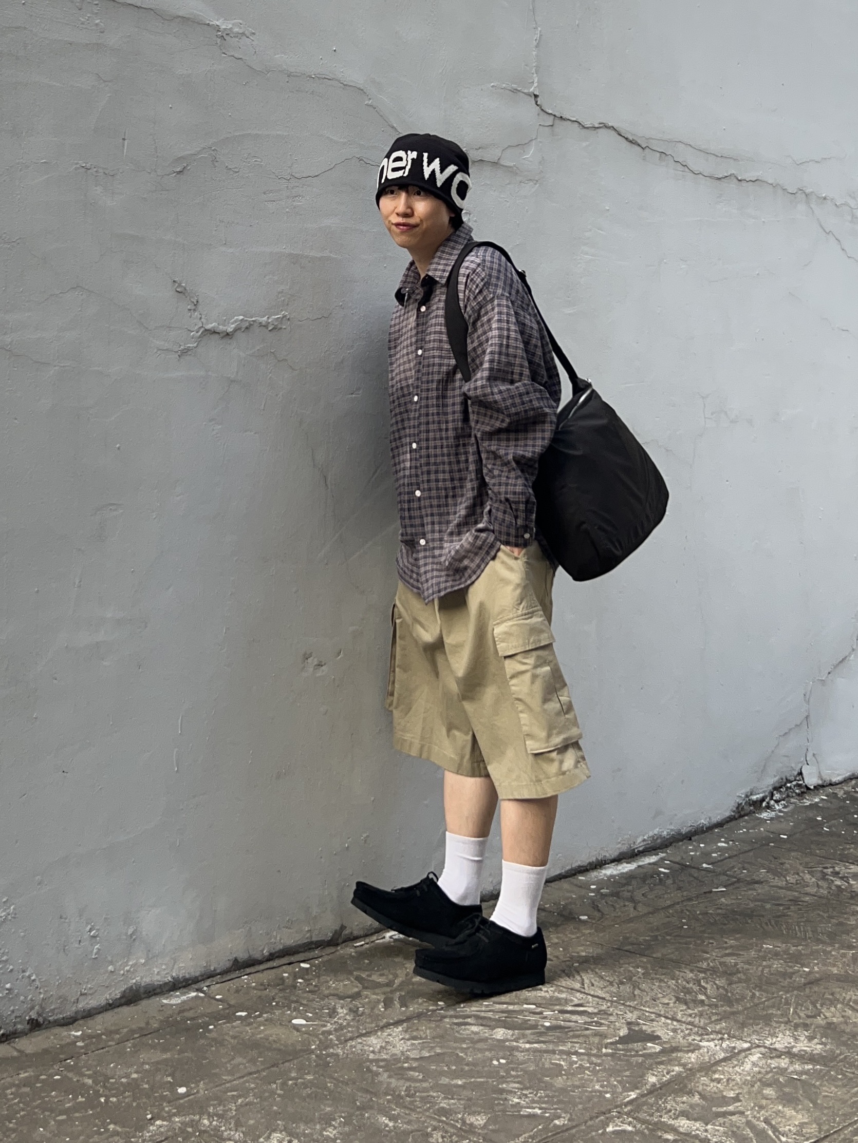 Clarks Wallabee Black Suede, Netherworld Fish Eye Beanie Black 착용 스타일 - 2