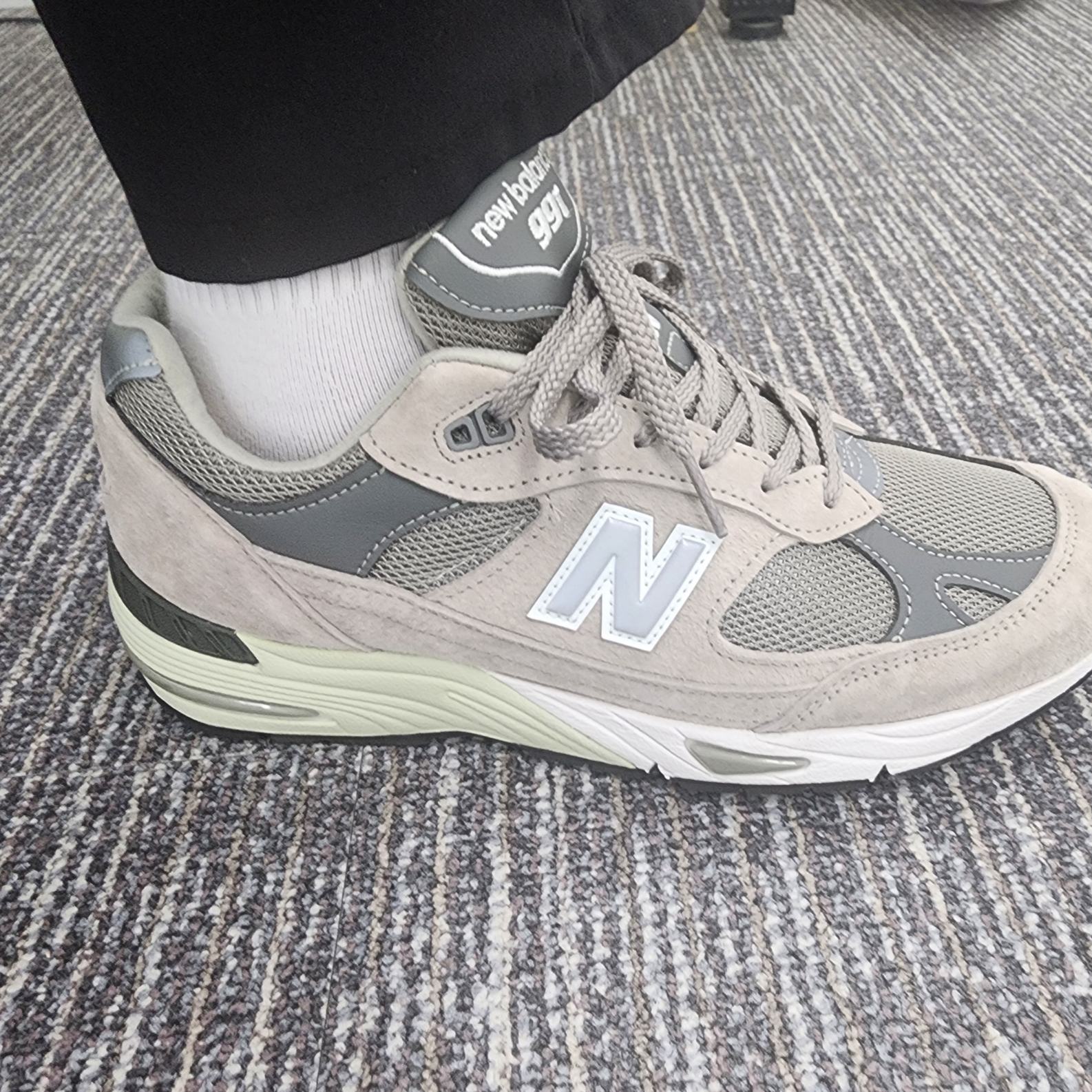 New Balance 991 Made in UK Grey 착용 스타일 - 3