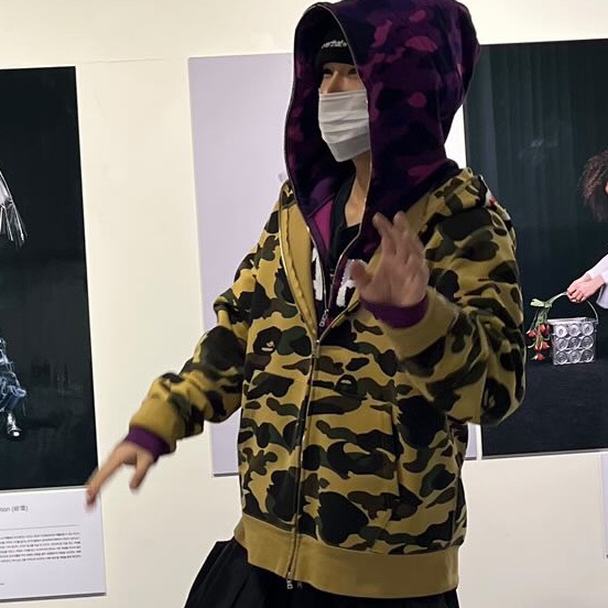 BAPE 1st Camo Shark Full Zip Hoodie Yellow 착용 스타일