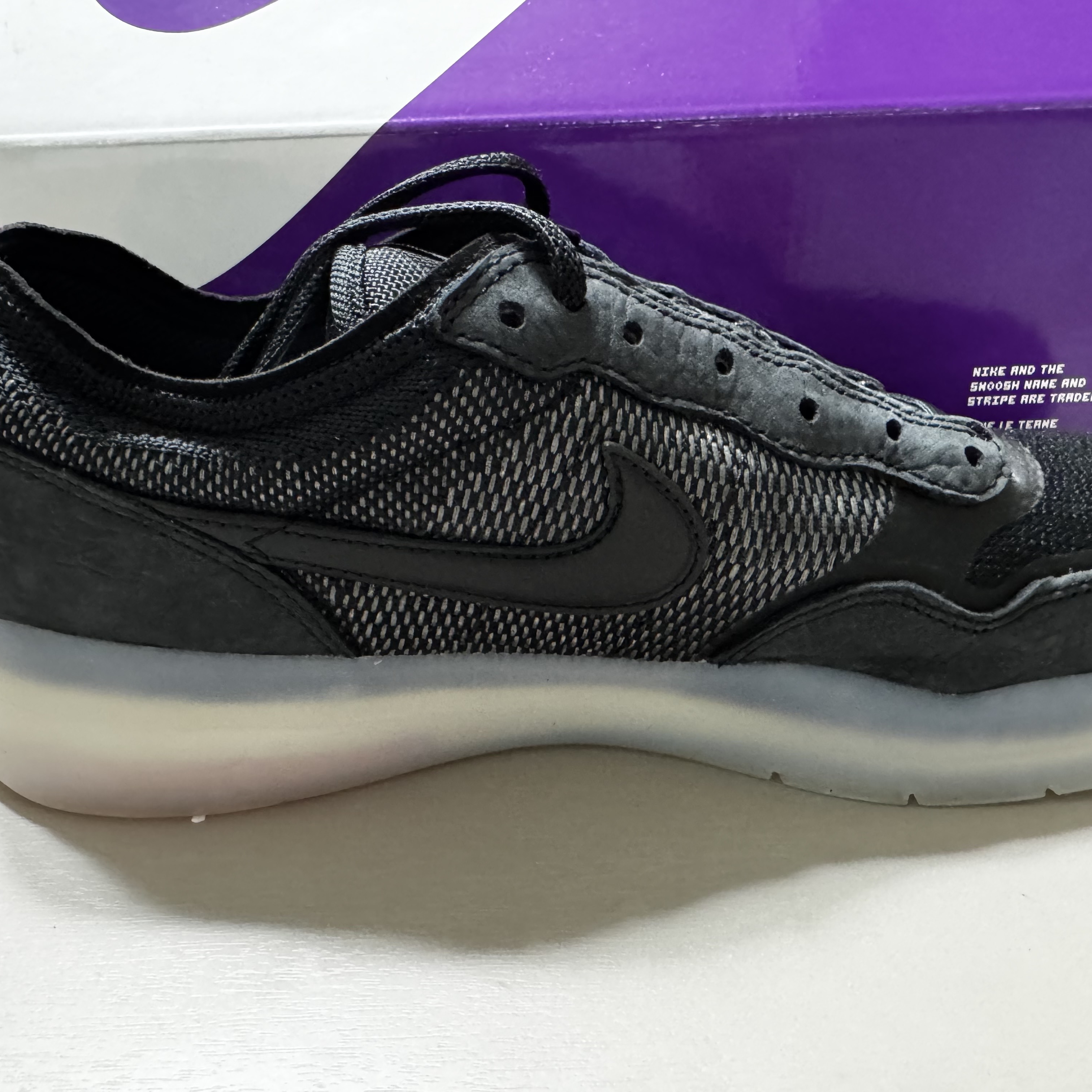 Nike SB PS8 Black and Sail 착용 스타일 - 2