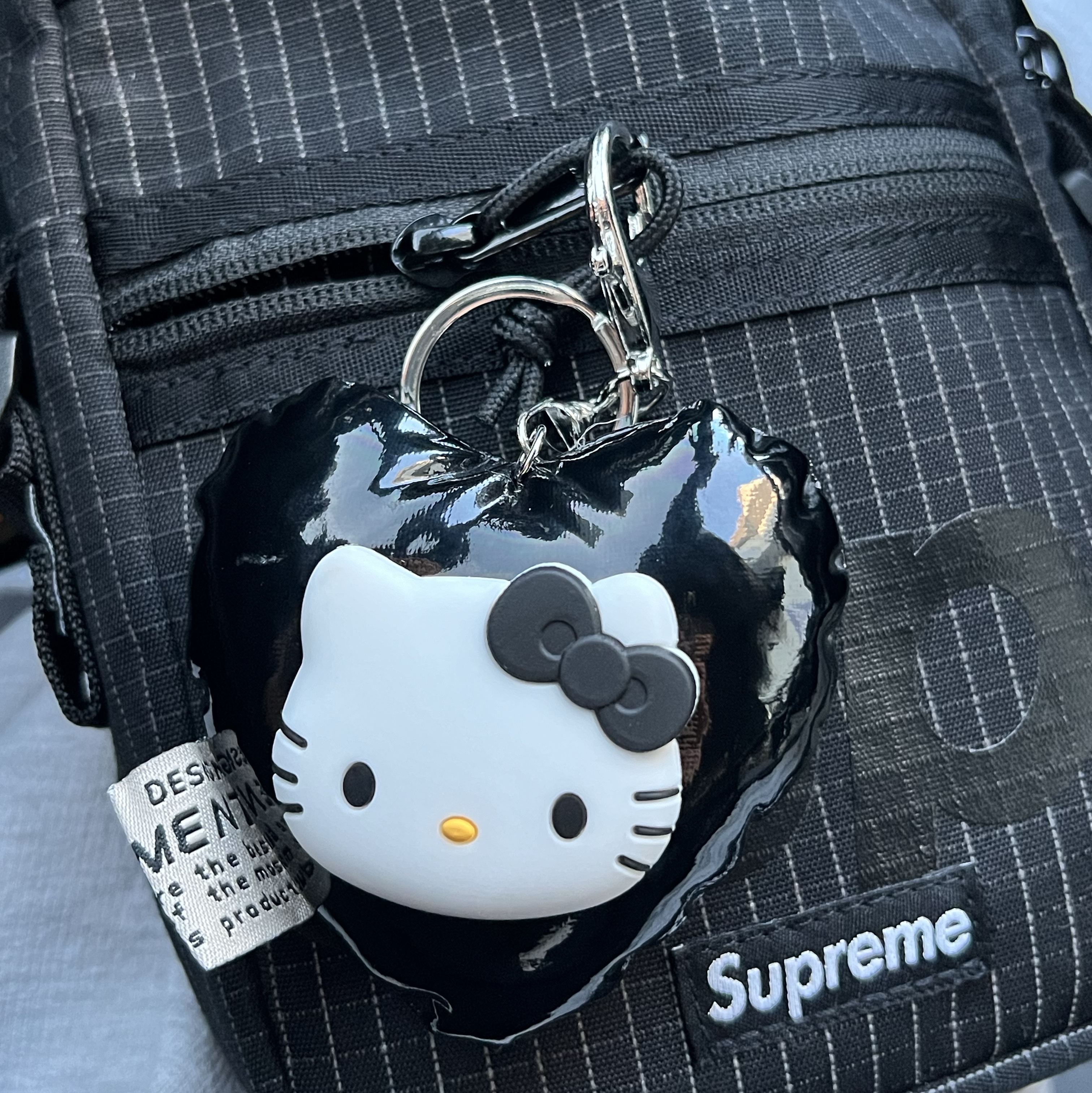 Supreme Shoulder Bag Black - 24SS 착용 스타일