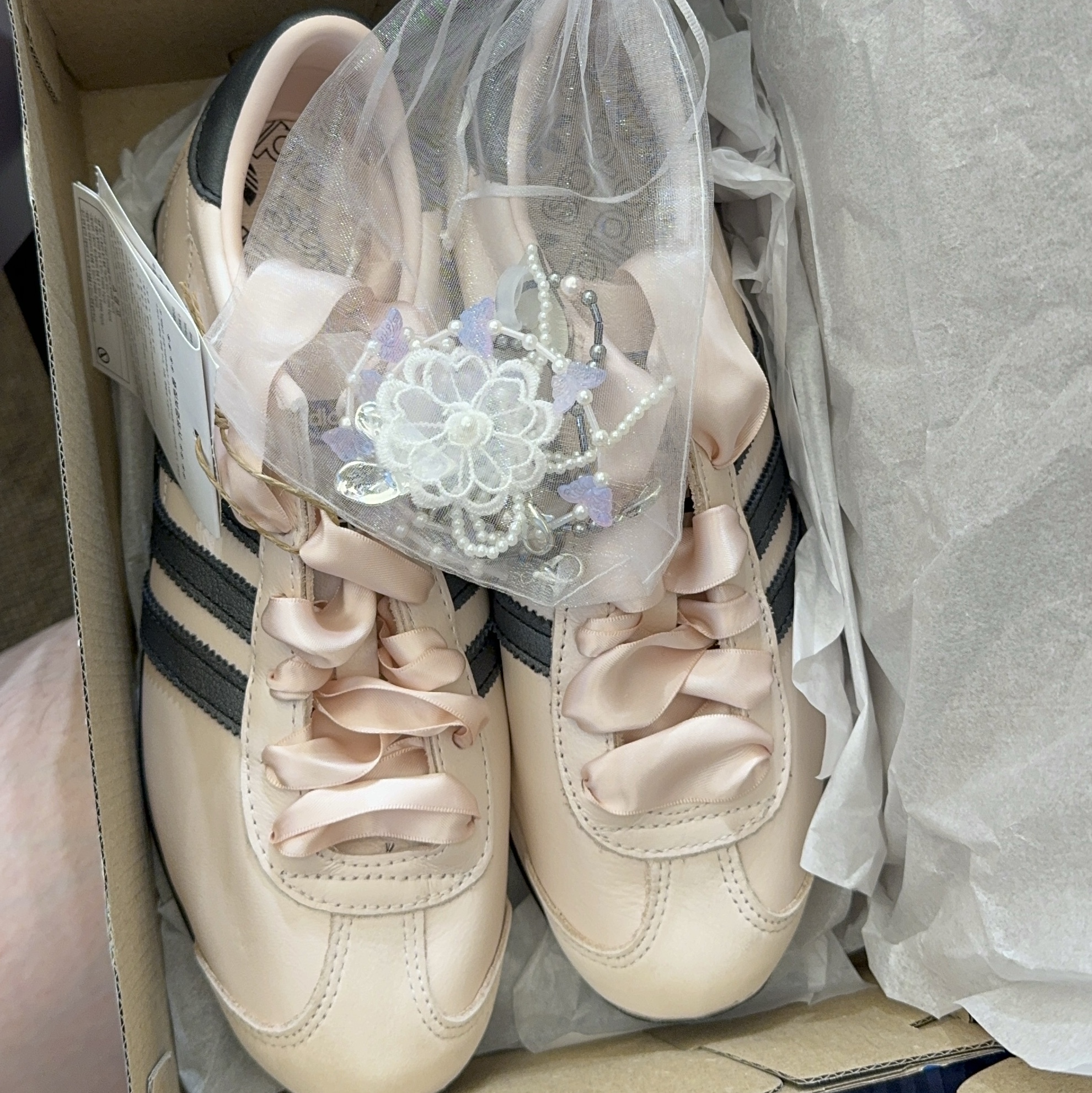 (W) Adidas Country OG Wonder Quartz Core Black 착용 스타일 - 2