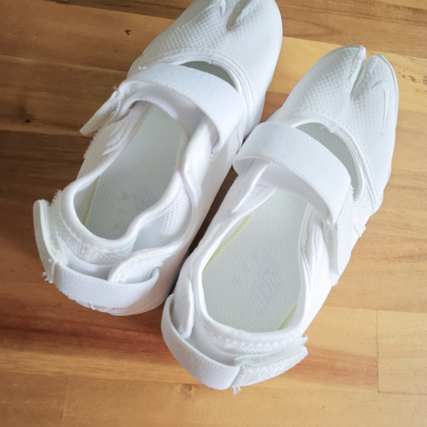 (W) Nike Air Rift Breathe White 착용 스타일