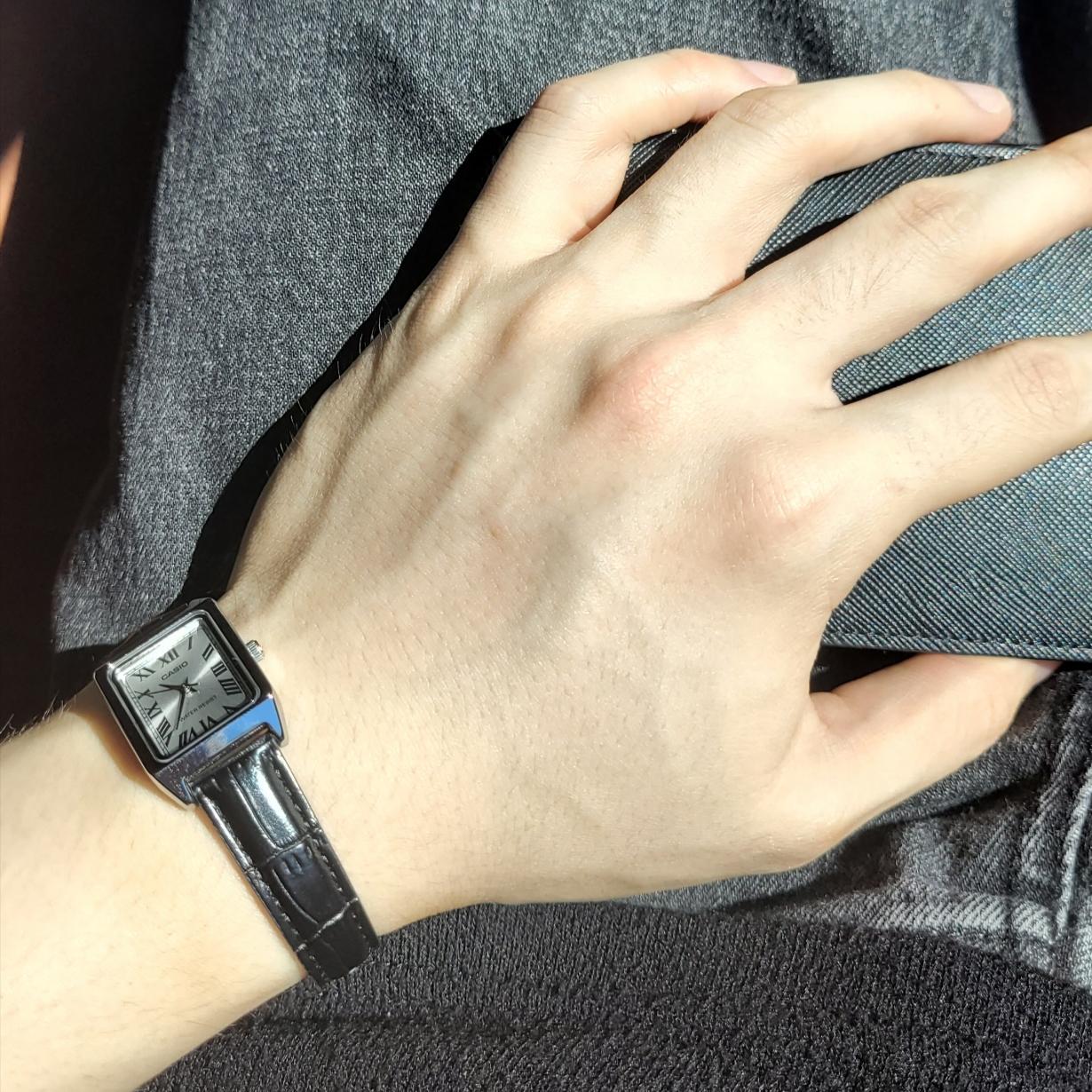 Casio LTP-V007L-7B1 착용 스타일