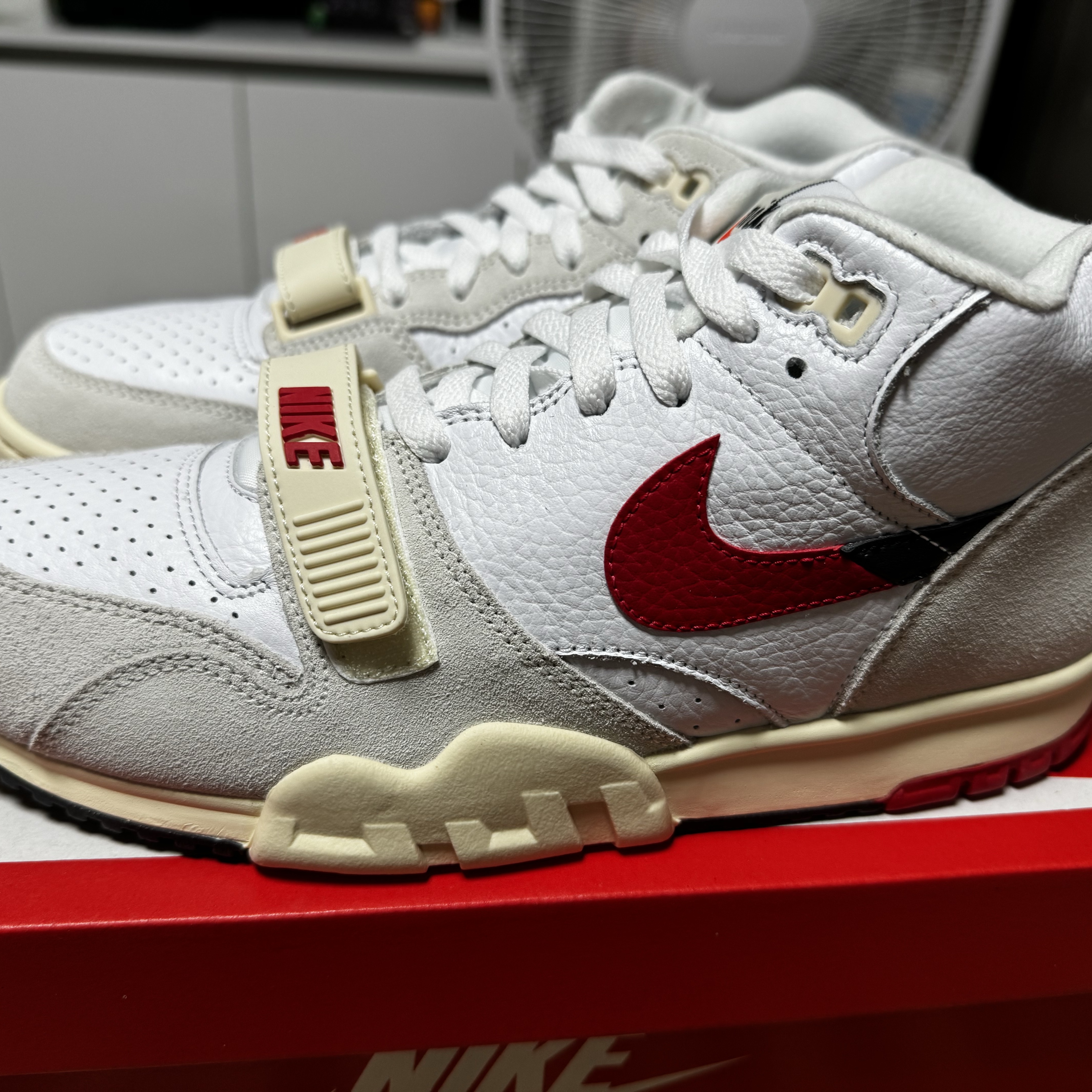 Nike Air Trainer 1 White University Red 착용 스타일 - 1