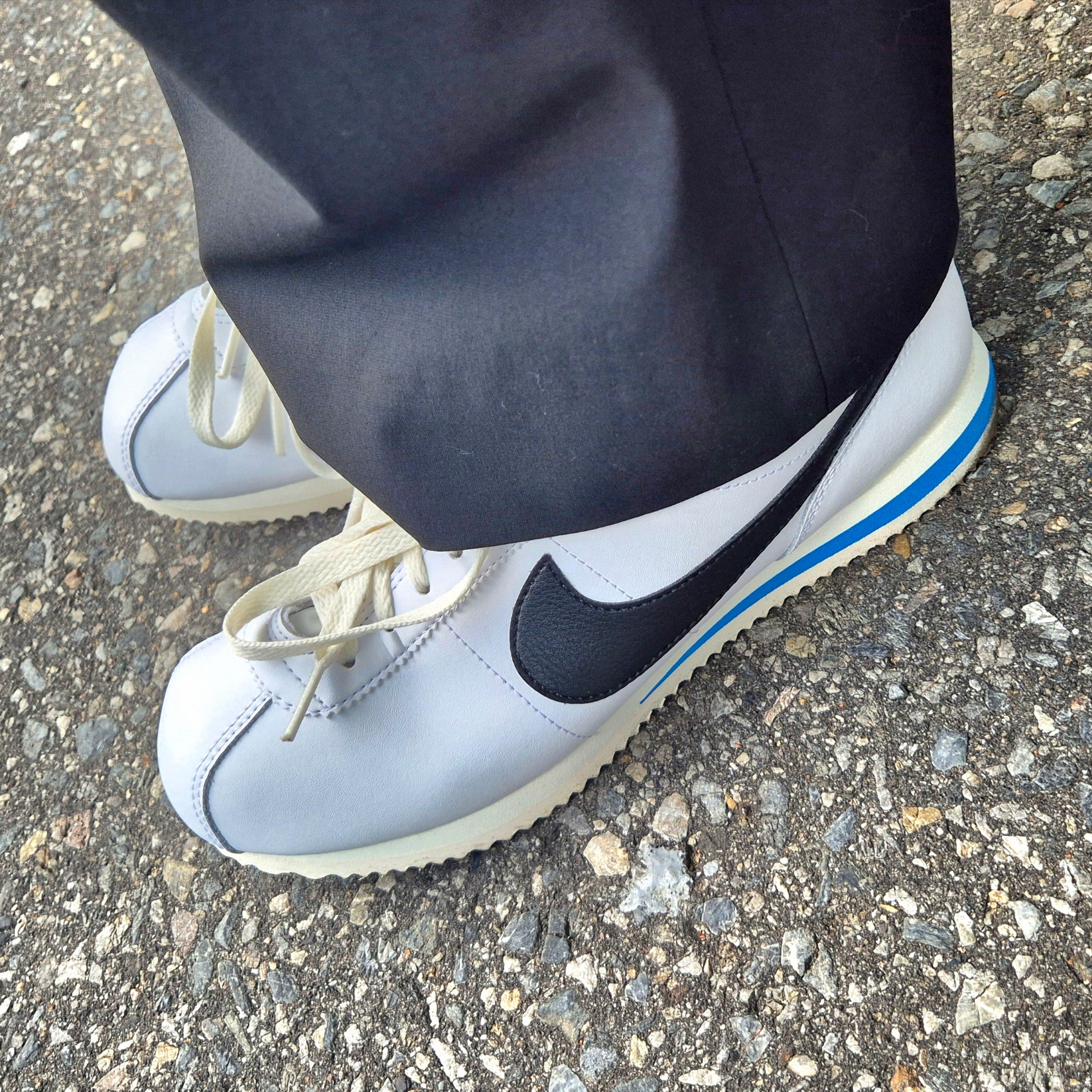 Nike Cortez White and Black 착용 스타일 - 1