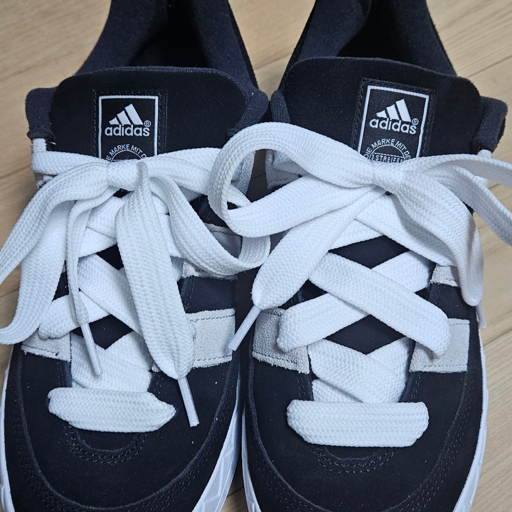 Adidas Adimatic Core Black Carbon 착용 스타일 - 1