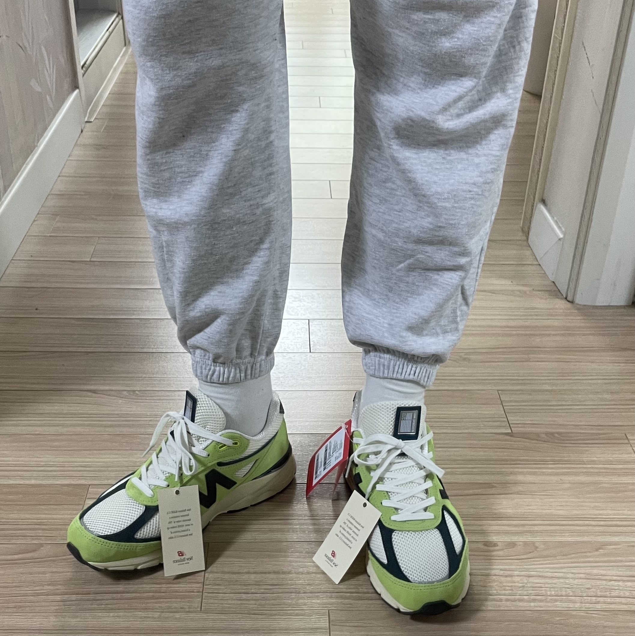 New Balance 990v4 Made in USA Hi-Lite Deep Ocean 착용 스타일