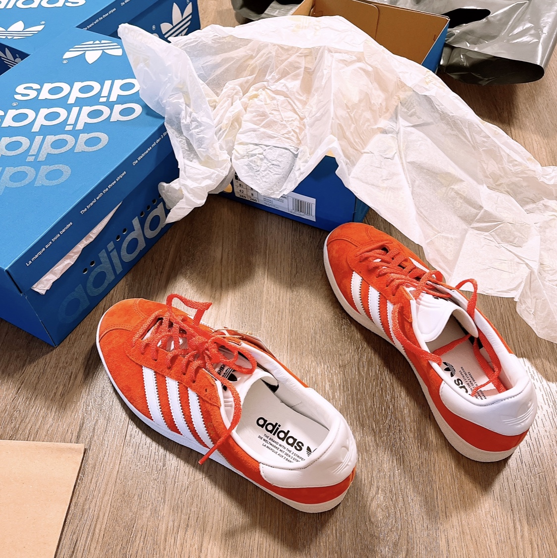 Adidas Gazelle 85 Preloved Red Cloud White 착용 스타일