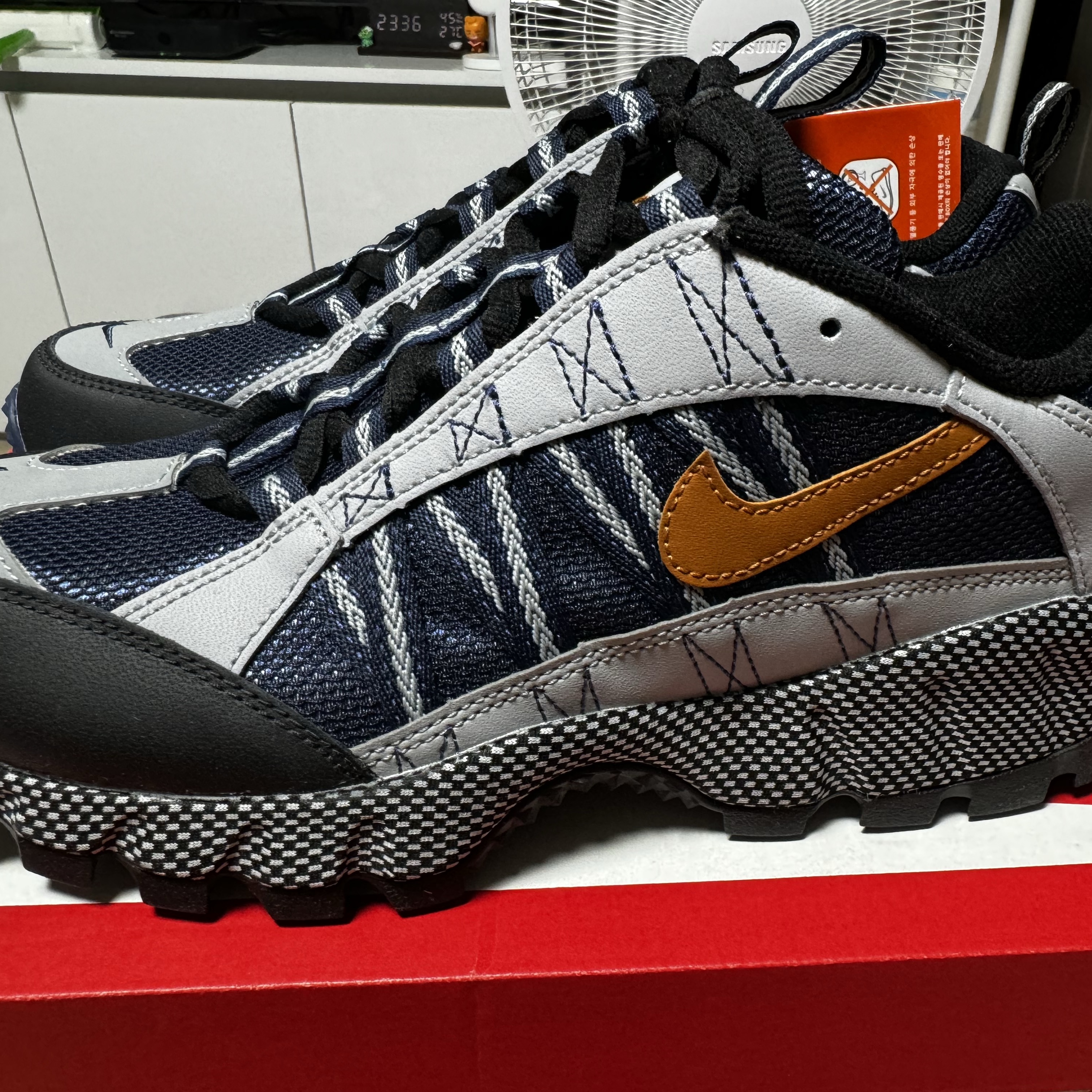 Nike Air Humara Midnight Navy and Obsidian 착용 스타일 - 1